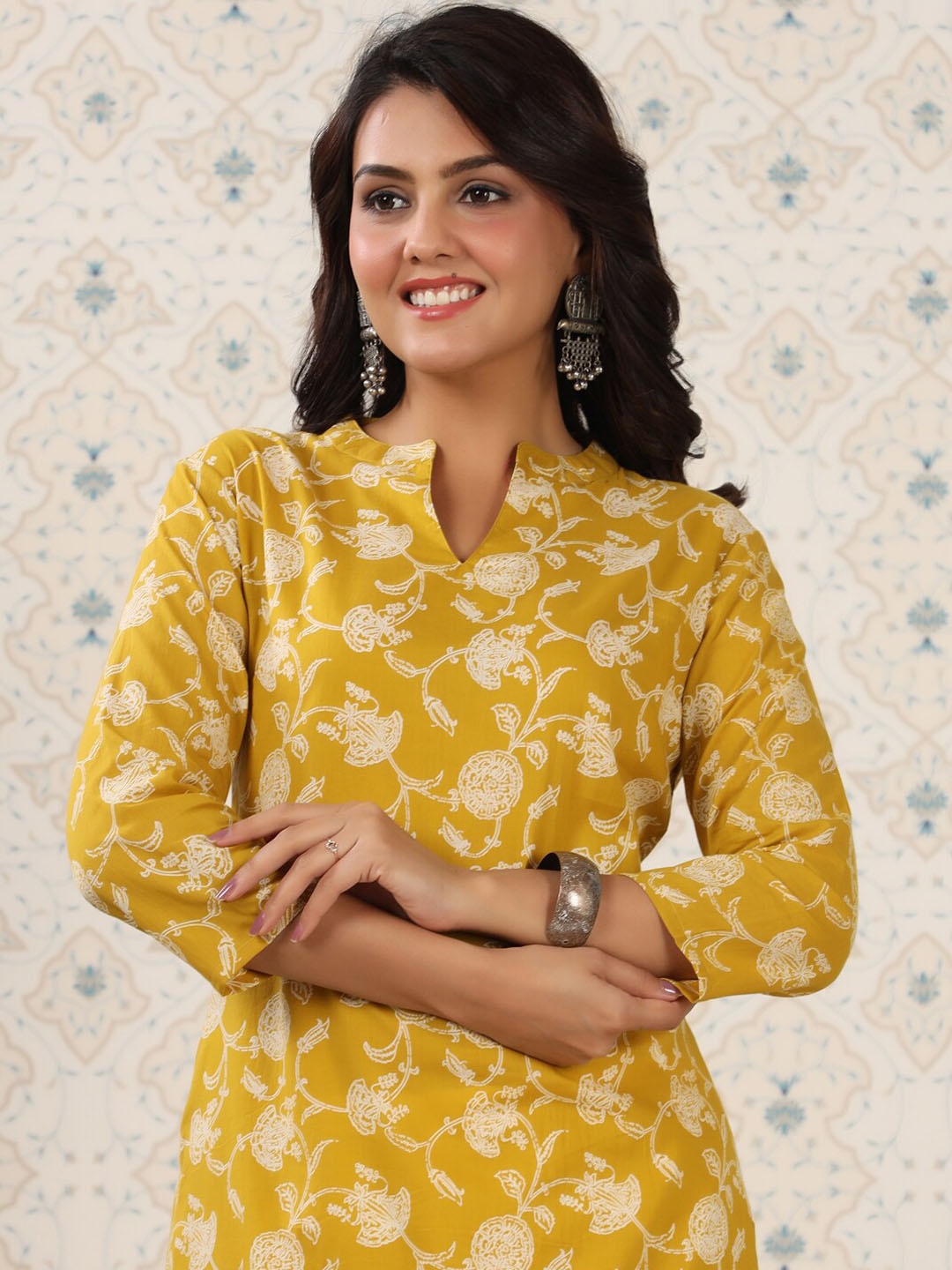 

Ode by House of Pataudi Mustard Yellow Floral Printed Pure Cotton Kurta