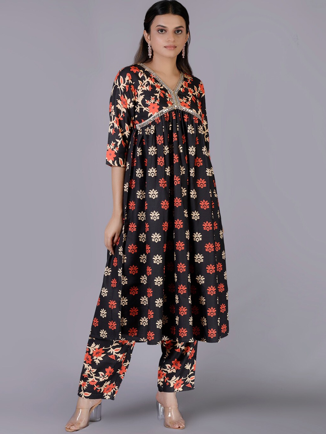 

V TRADITION Women Floral Printed Kurta With Trousers, Black