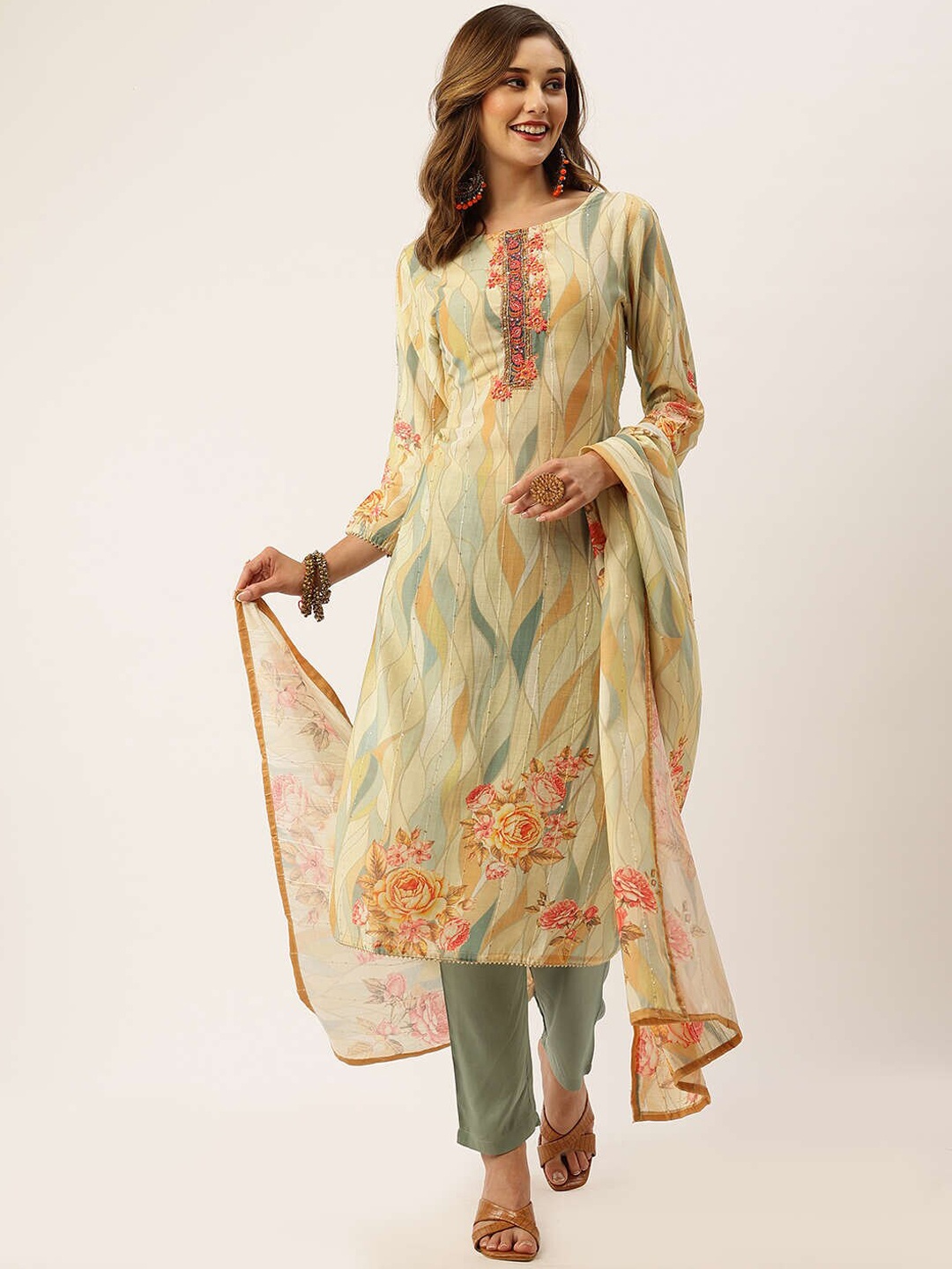 

ZOLA Floral Regular Kurta With Trousers & Dupatta, Green