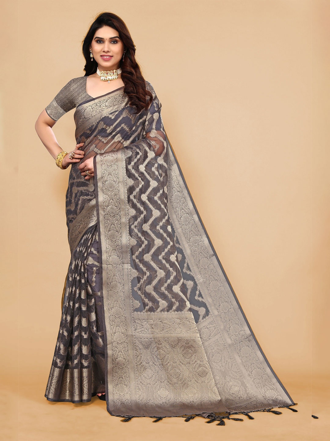 

DIVASTRI Geometric Woven Design Zari Saree, Grey