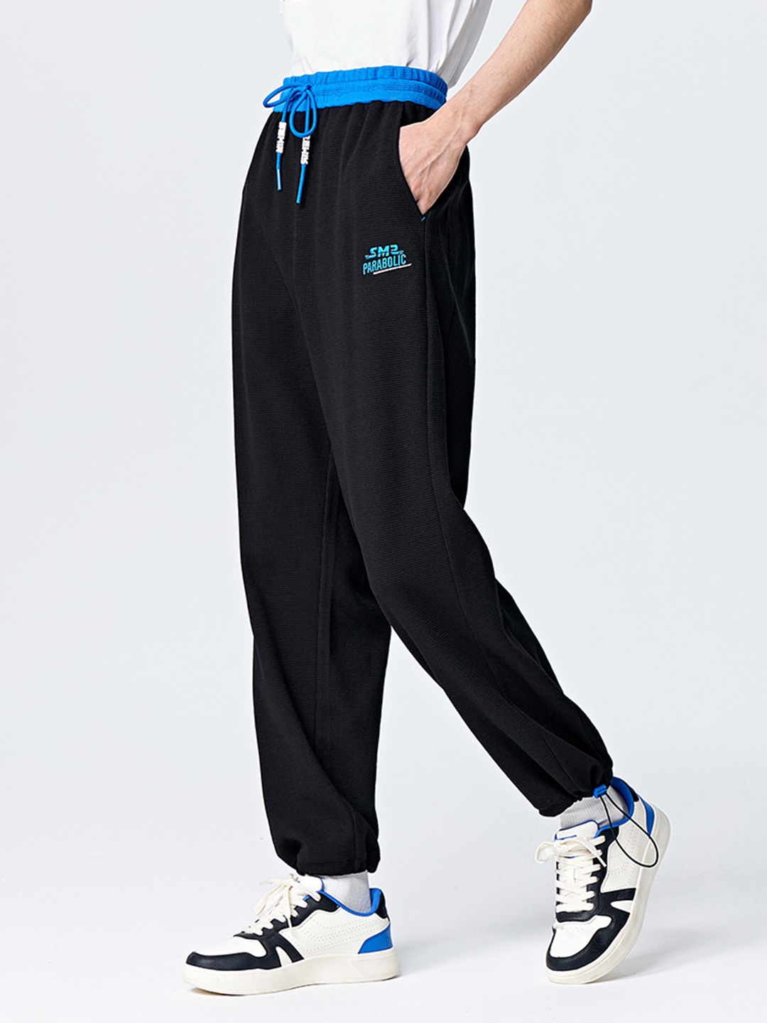 

SEMIR Men Solid Joggers, Black