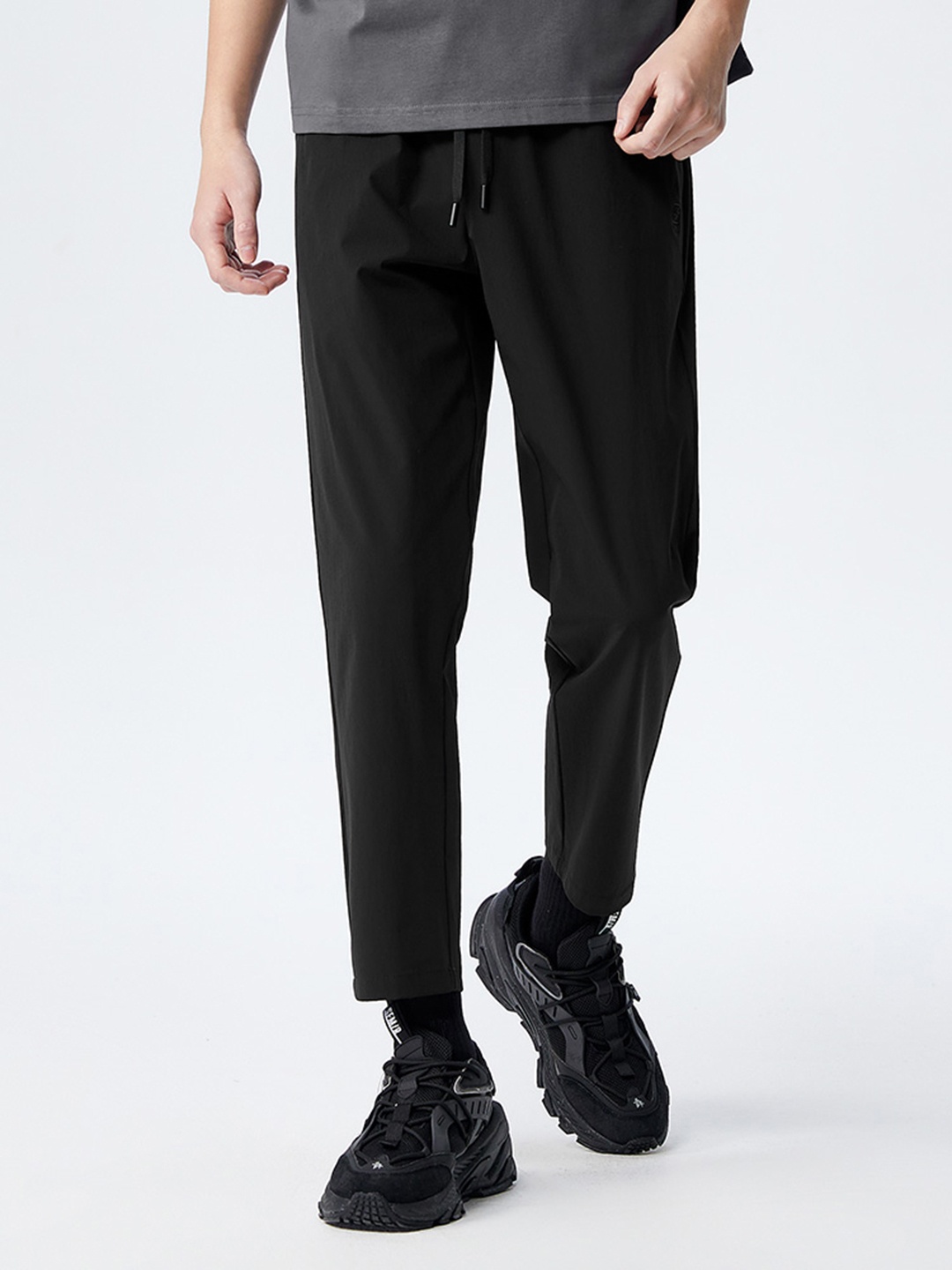 

SEMIR Men Regular Fit Trousers, Black