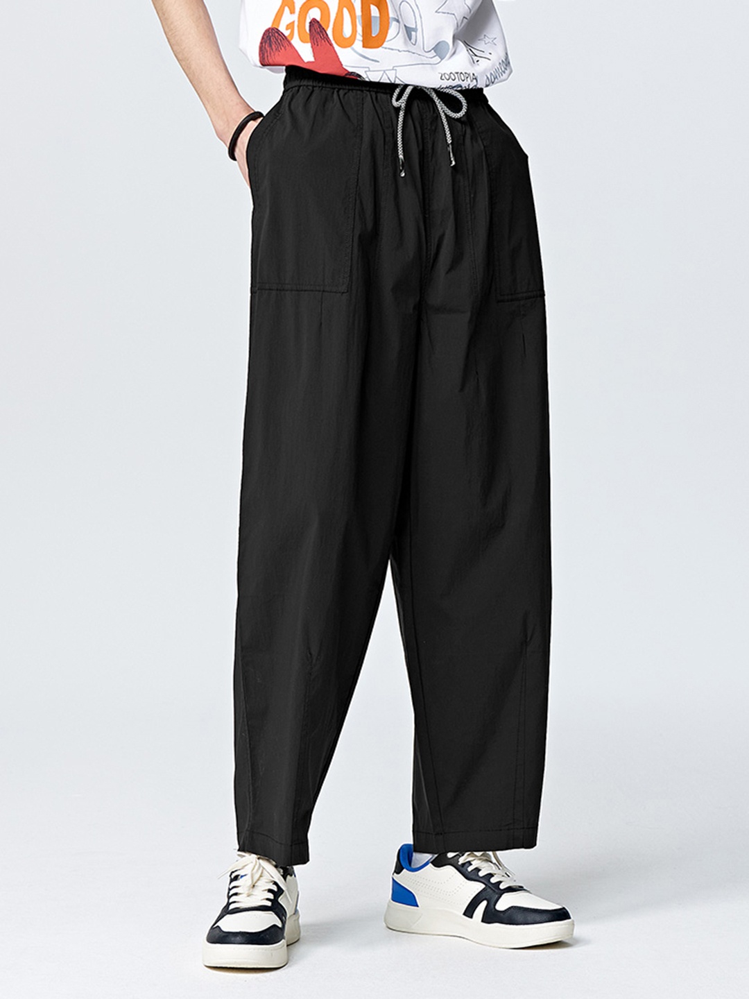 

SEMIR Men Solid Cargos, Black