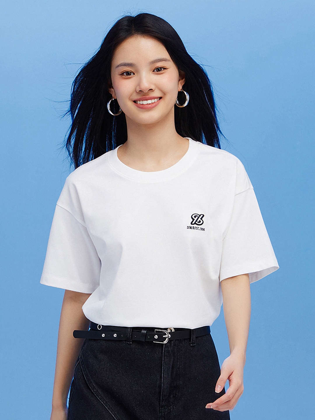 

SEMIR Women Drop-Shoulder Sleeves Applique Detail T-shirt, White