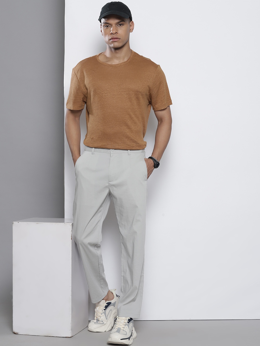 

SEMIR Men Solid Regular Fit Trousers, Grey