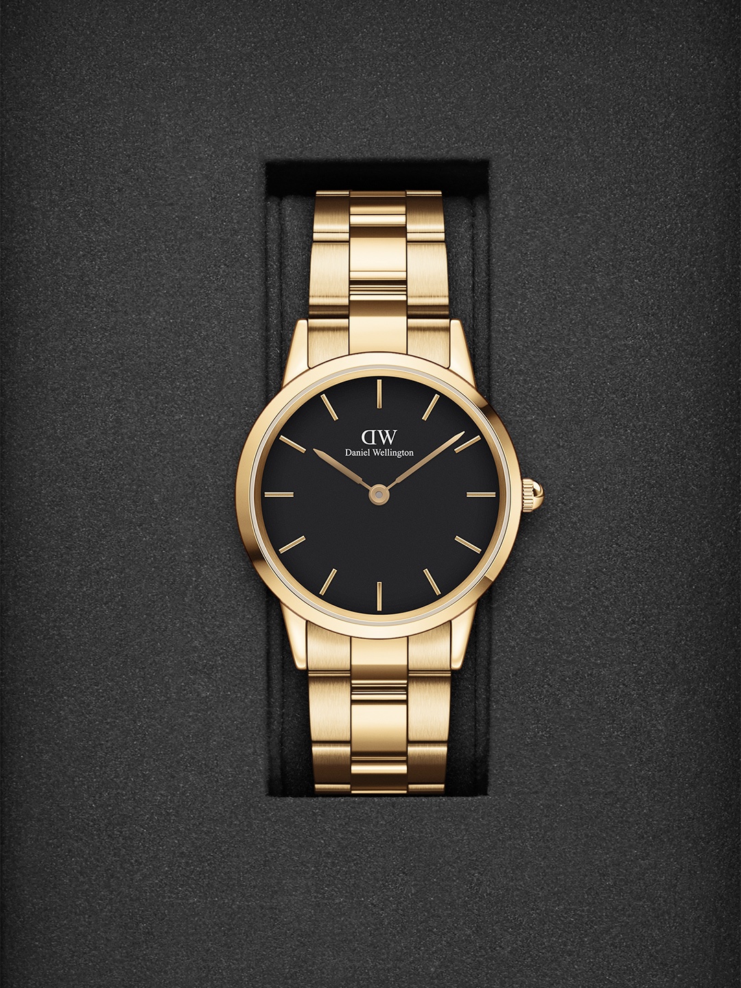 

Daniel Wellington Iconic Link 32 G Women Dial Black 32mm Analogue Watch - DW00100566