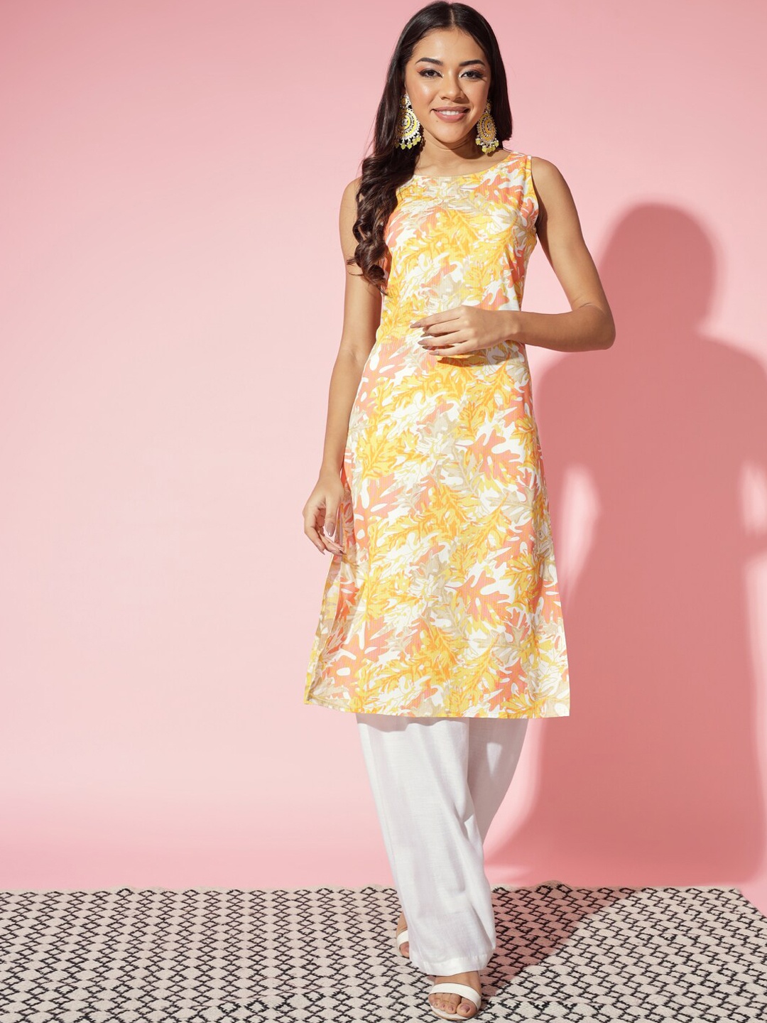 

Myshka Floral Printed Sleeveless Straight Kurta, Yellow