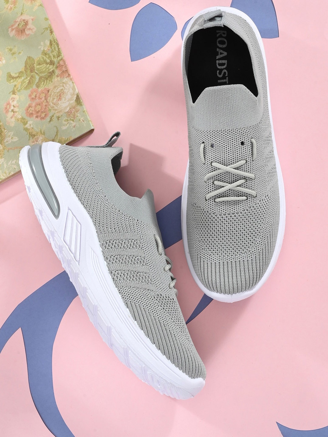 

Roadster Women Grey Woven Design Lightweight Padded Insole Mesh Contrast Sole Sneakers