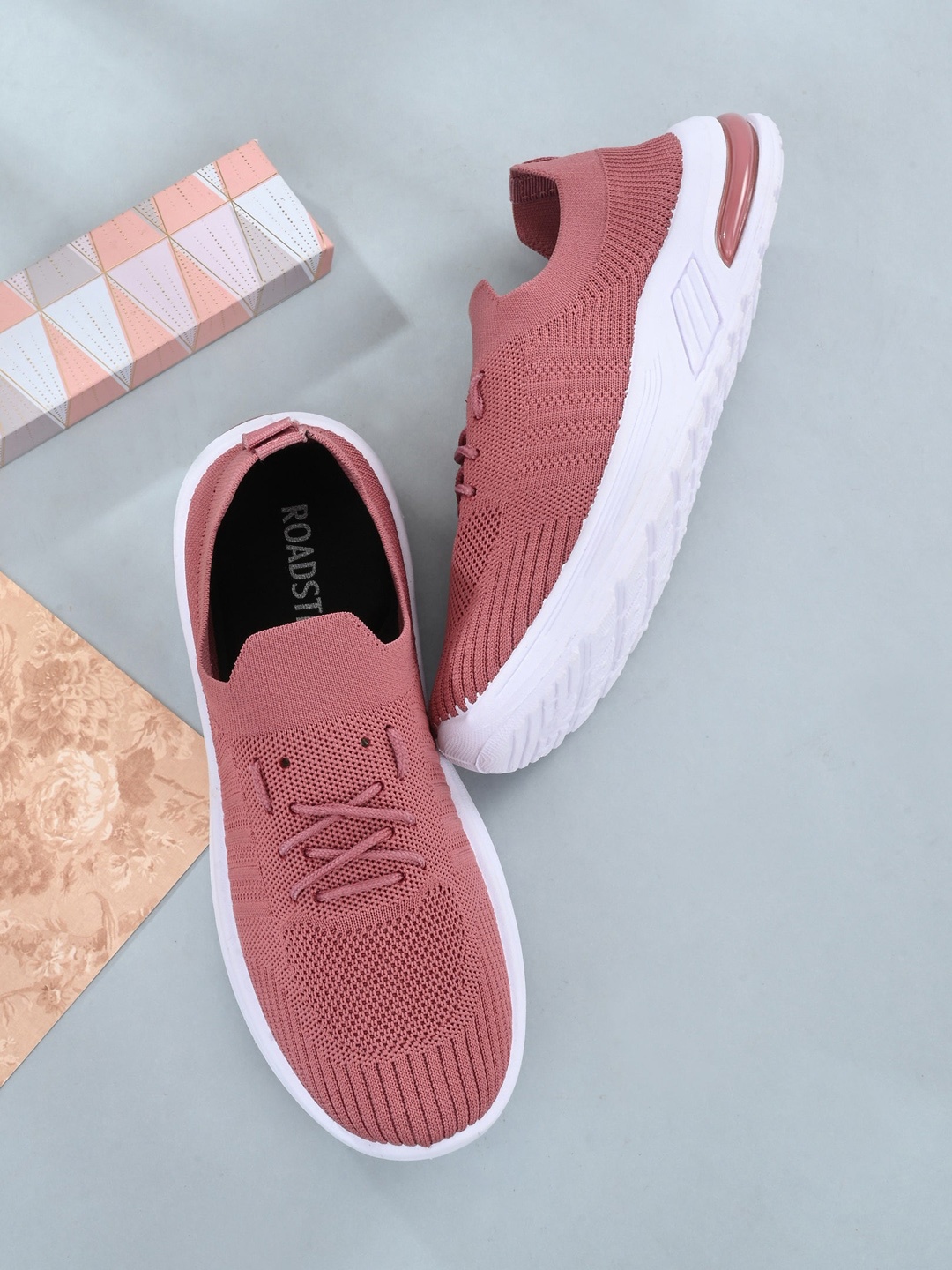 

The Roadster Lifestyle Co. Women Peach-Coloured Woven Design Lightweight Slip on Sneakers