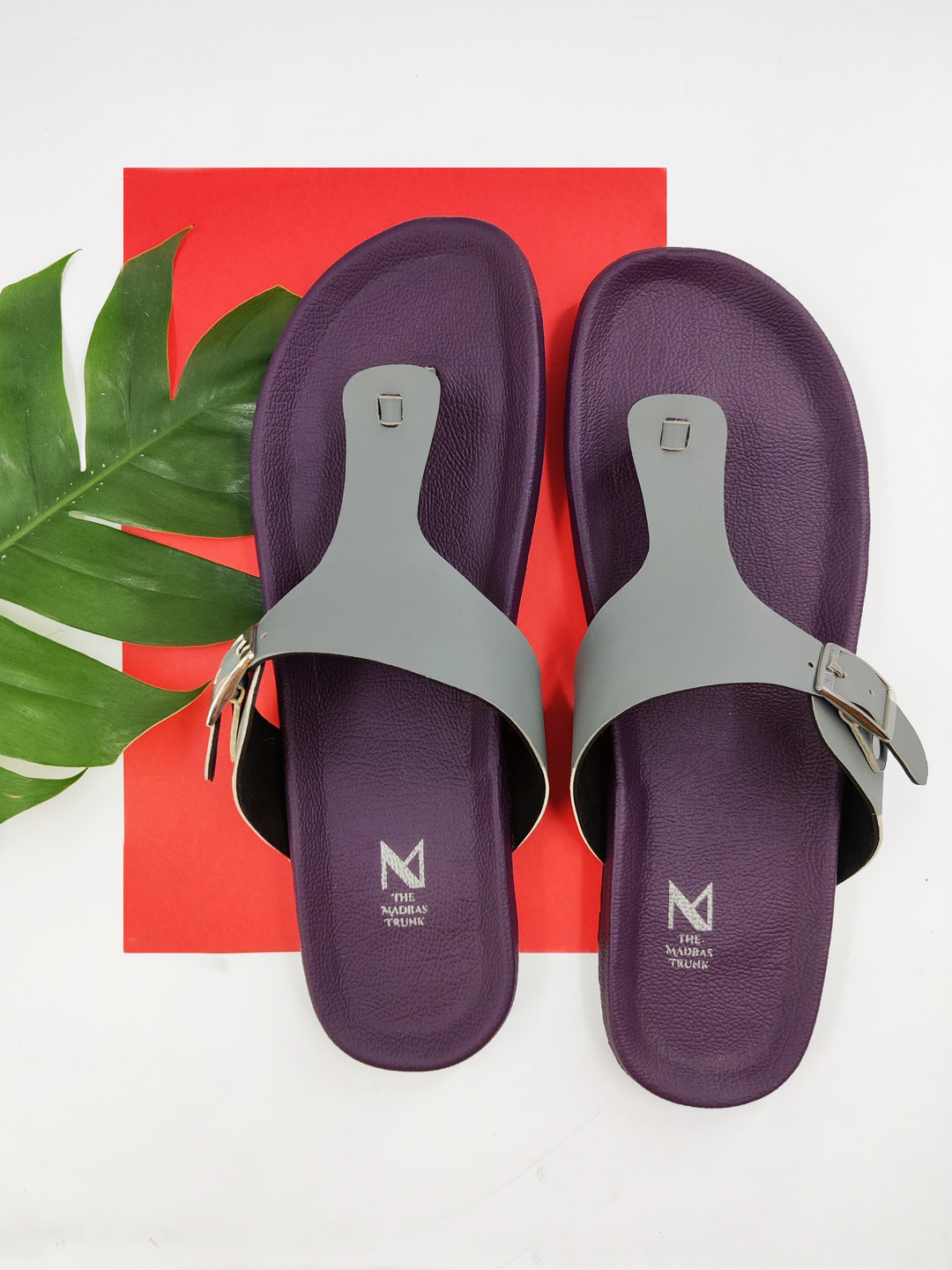 

THE MADRAS TRUNK Women Leather Open Toe Flats With Buckle Detail, Grey