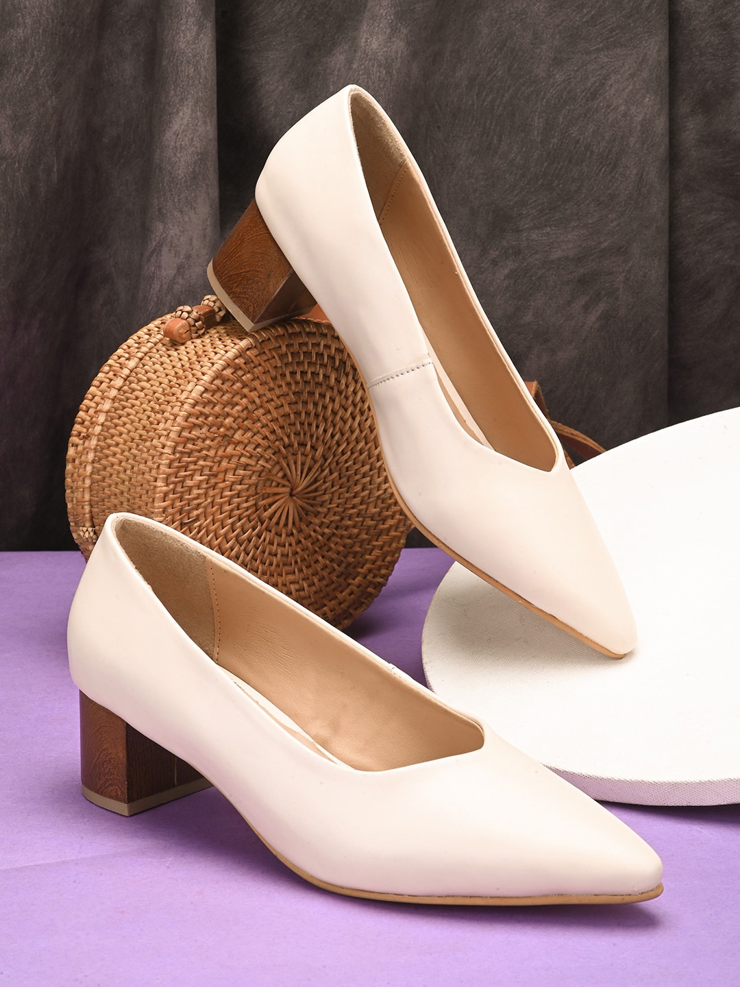 

her by invictus Cream-Coloured Pointed Toe Block Pumps