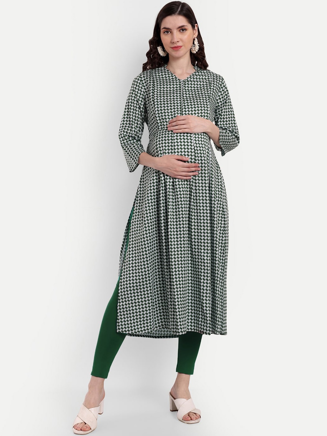 

Aaruvi Ruchi Verma Checked Cotton Maternity Feeding A-Line Kurta, Green