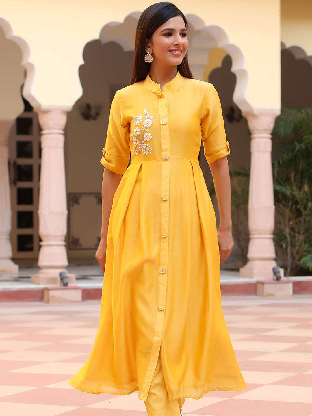 

GILLORI Floral Empire Zardozi Chanderi Silk Kurta with Trousers, Yellow