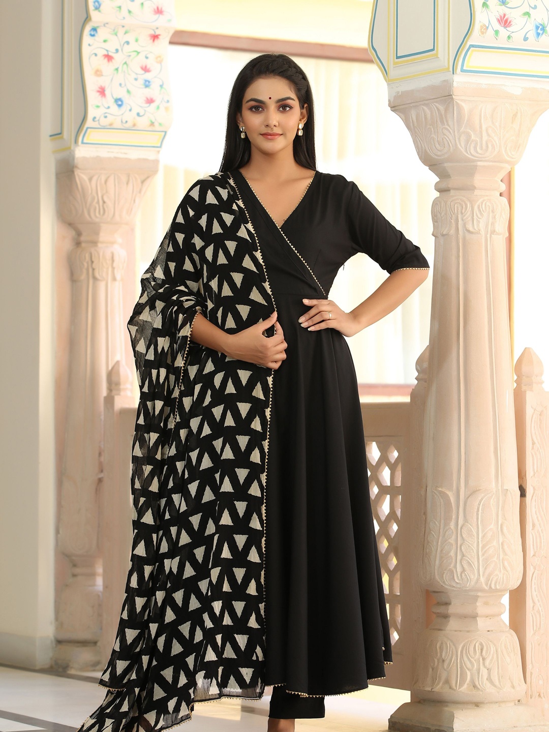 

GILLORI V-Neck Angrakha Gotta Patti Kurta with Trousers & Dupatta, Black