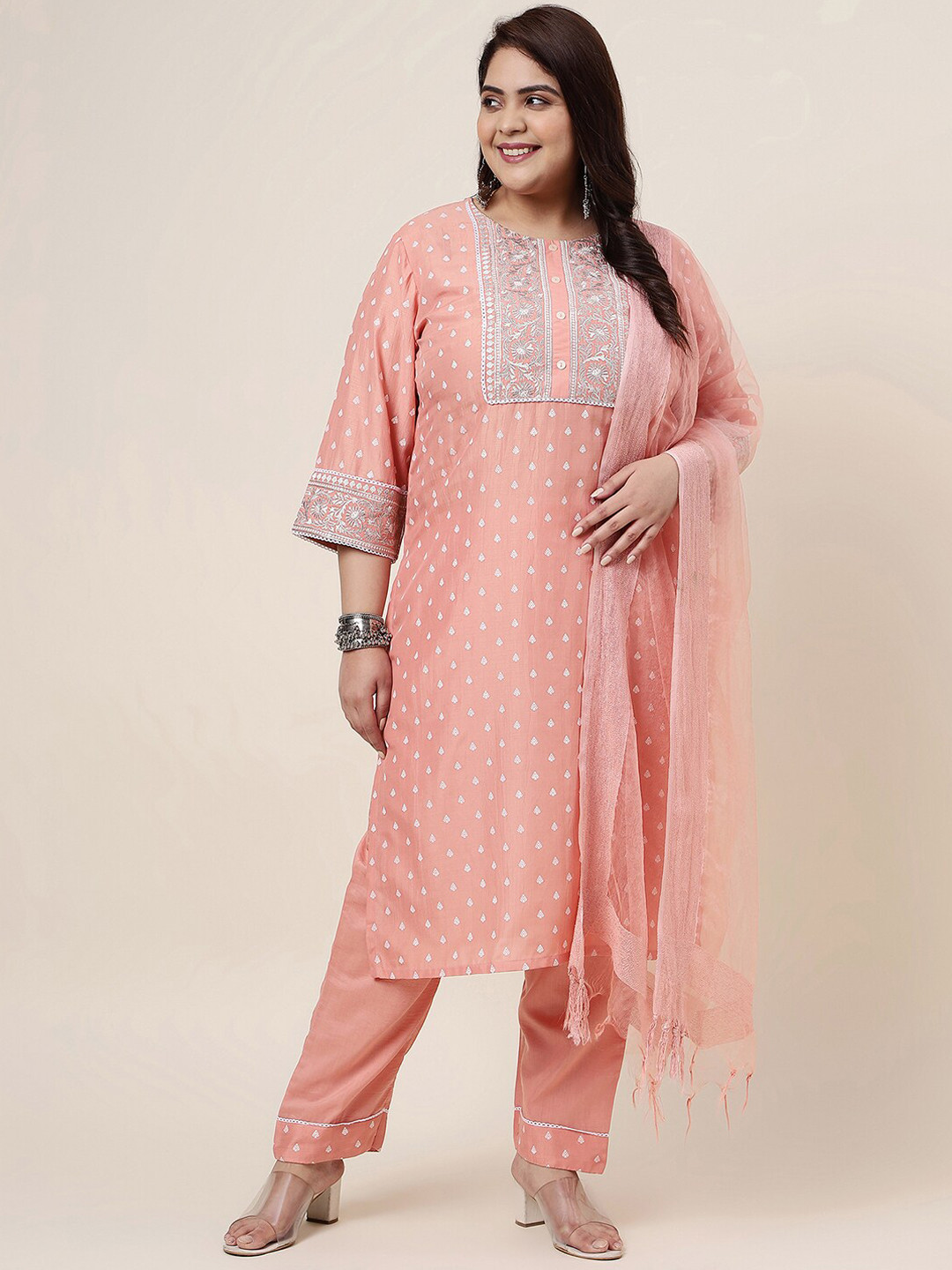 

SKYLEE Plus Size Women Peach-Coloured Ethnic Motifs Printed Kurta with Trousers & Dupatta