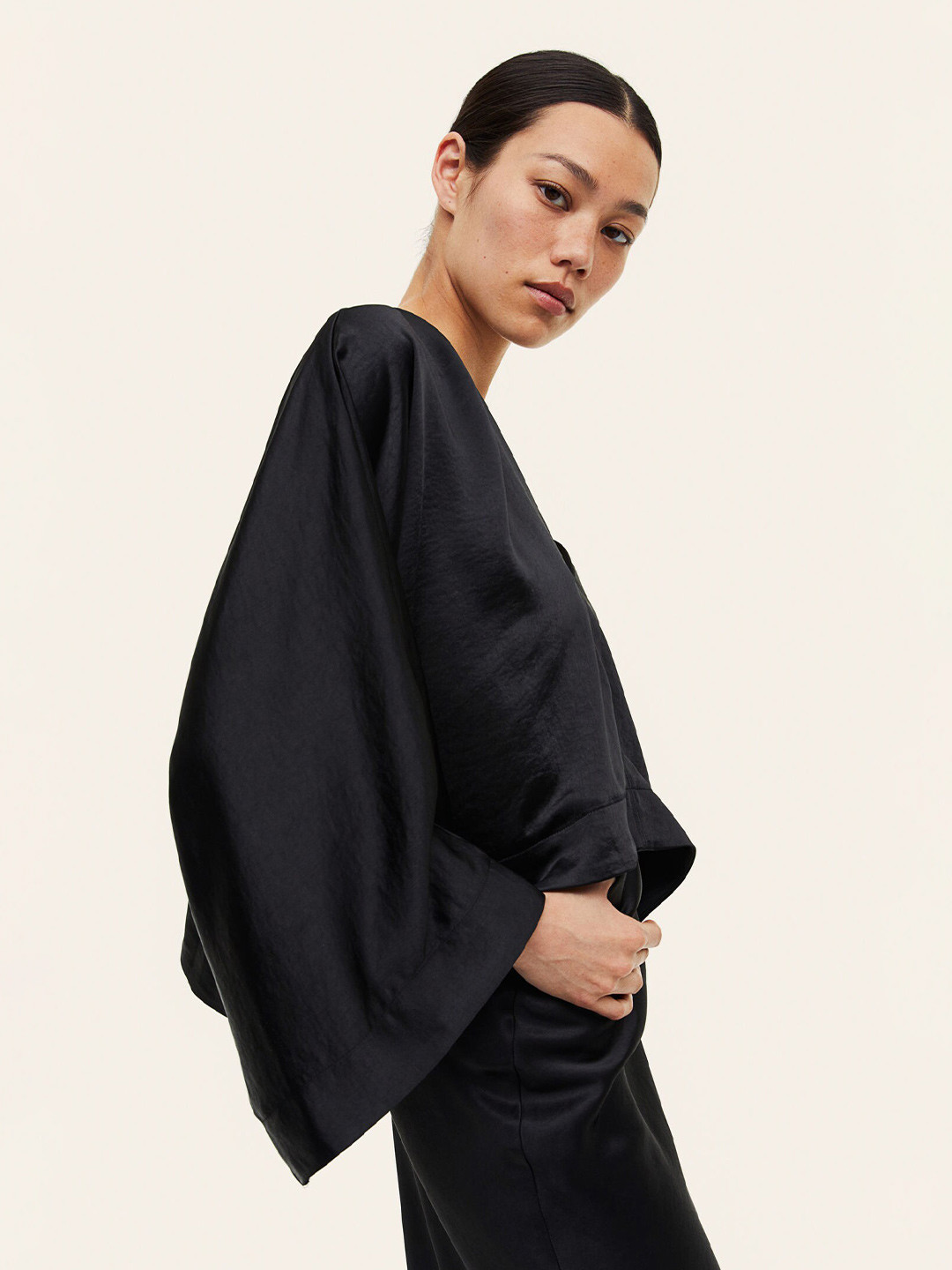 

H&M Cropped V-neck Blouse, Black