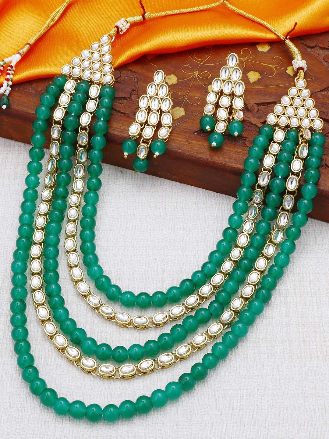 

Peora Gold-Plated Kundan-Studded Jewellery Set, Green