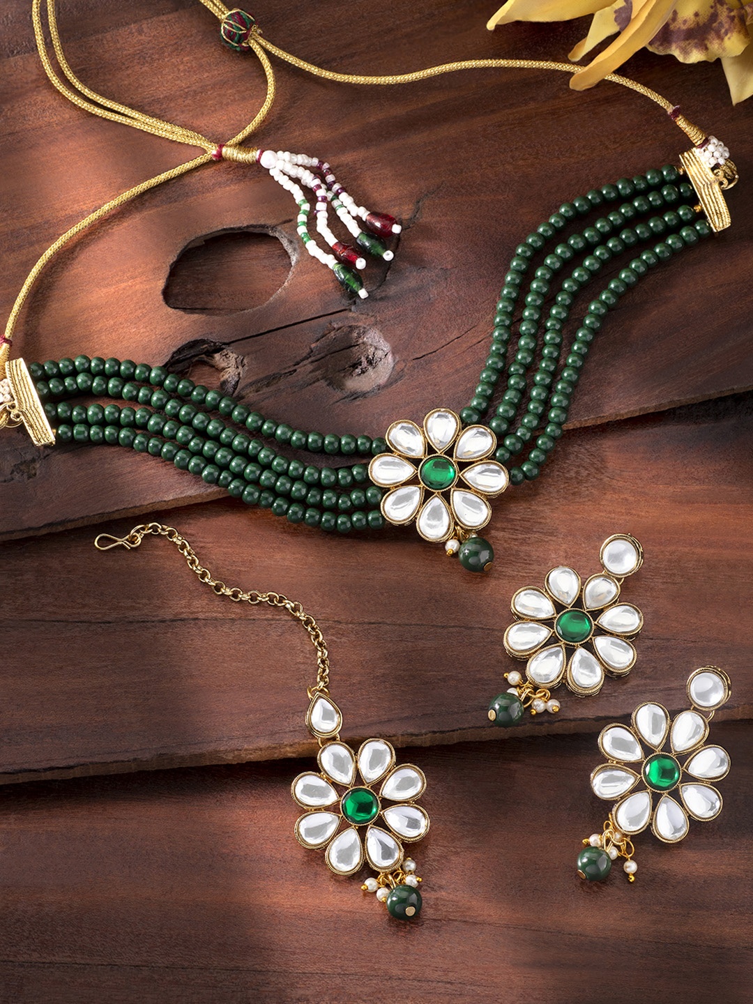 

Peora Gold-Plated Kundan-Studded Jewellery Set, Green