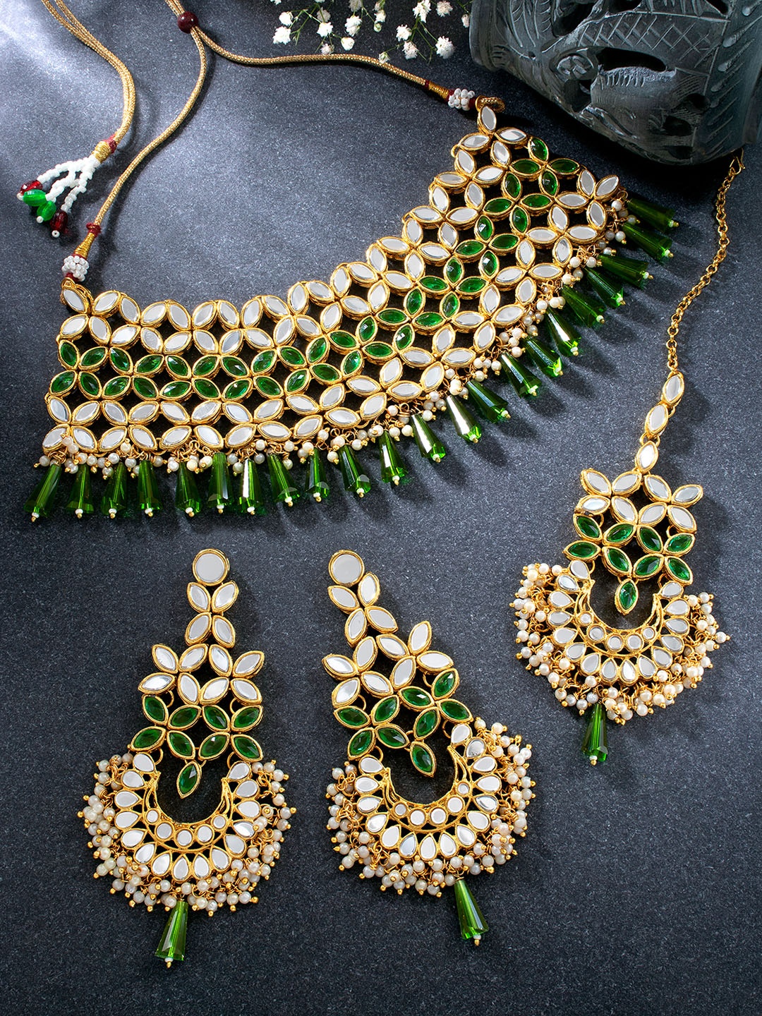 

Peora Gold-Plated Kundan-Studded Jewellery Set, Green