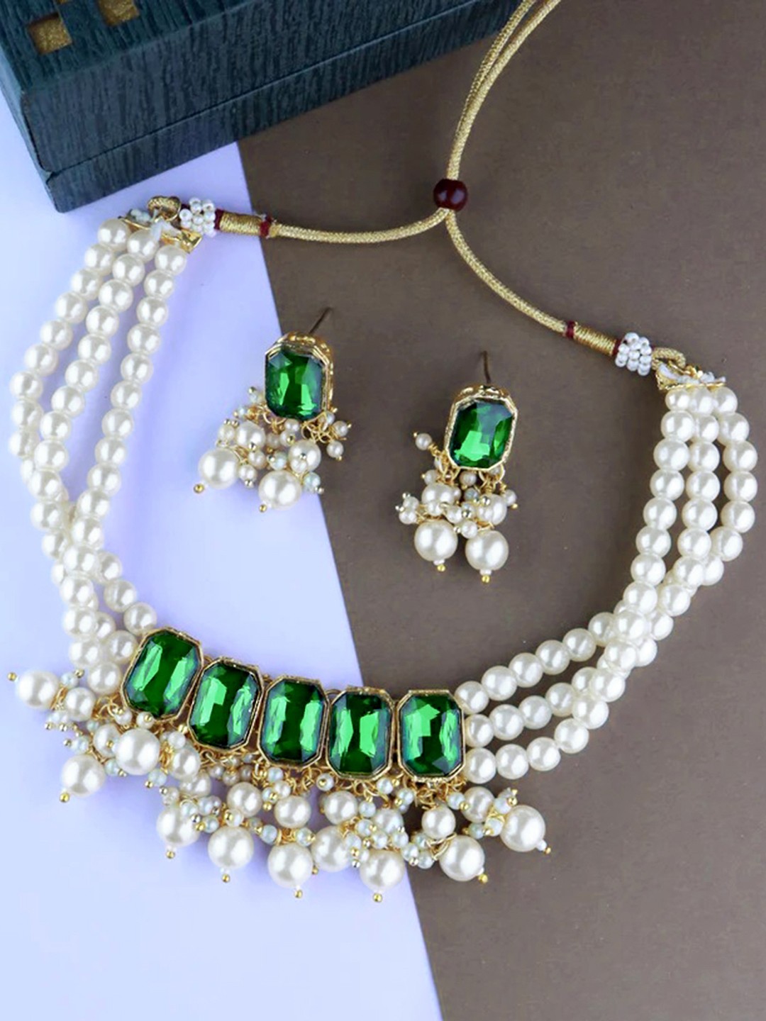

Peora Gold-Plated Kundan-Studded Jewellery Set, Green