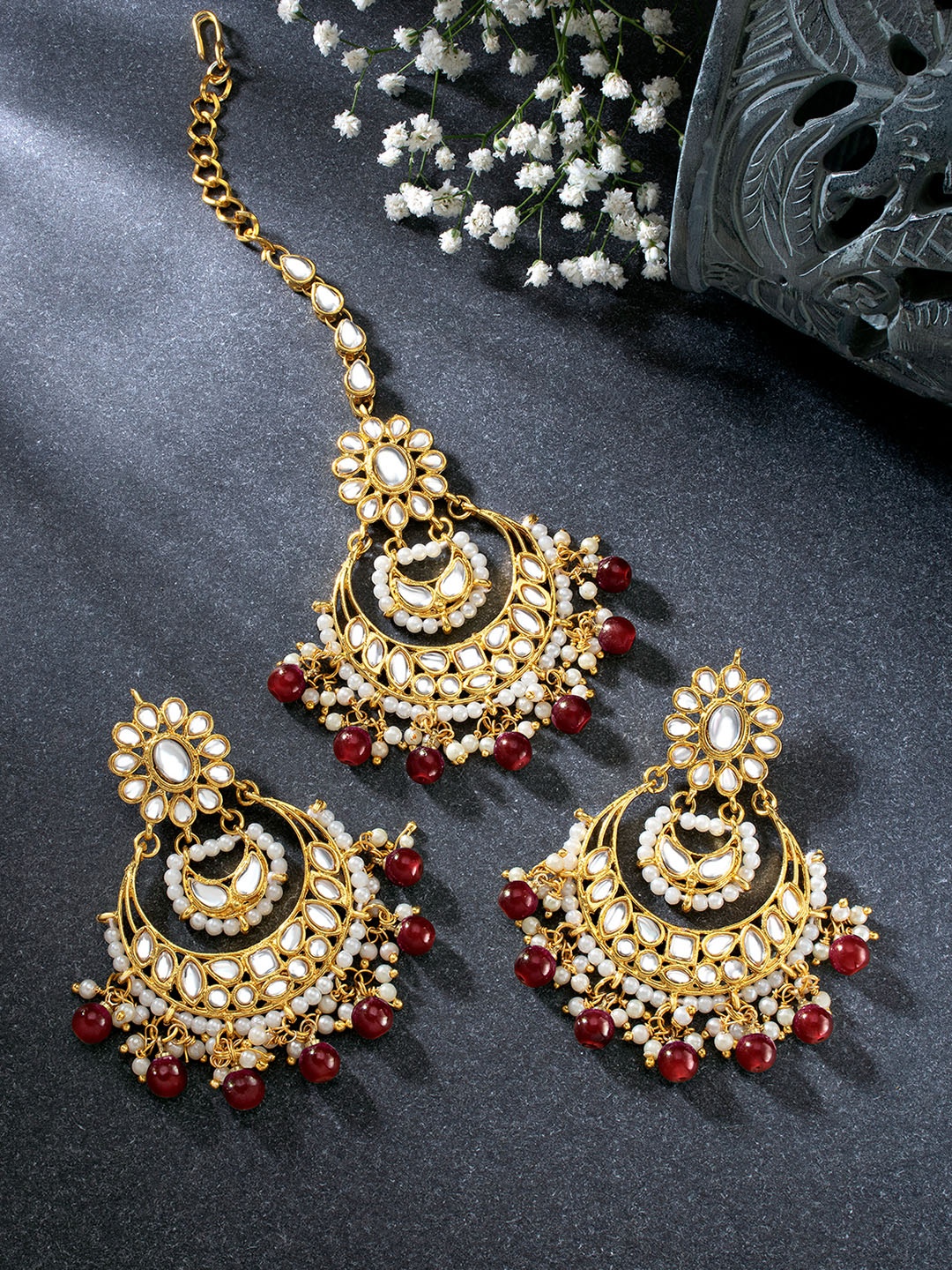 

Peora Women Gold-Plated Kundan & Pearl Studded Maang Tikka with Earrings, Maroon