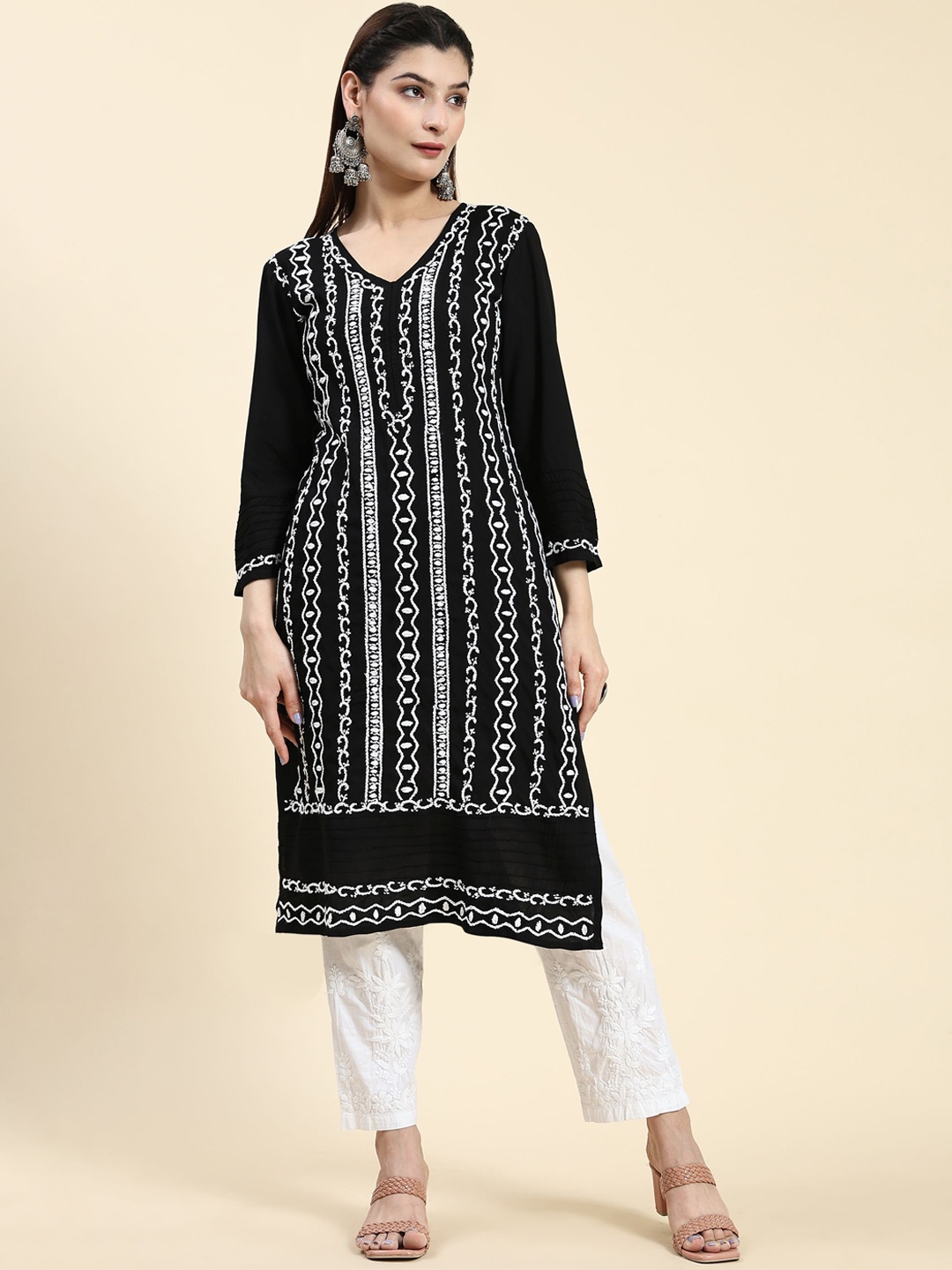 

HOUSE OF KARI Ethnic Motifs Embroidered Chikankari Straight Kurta, Black