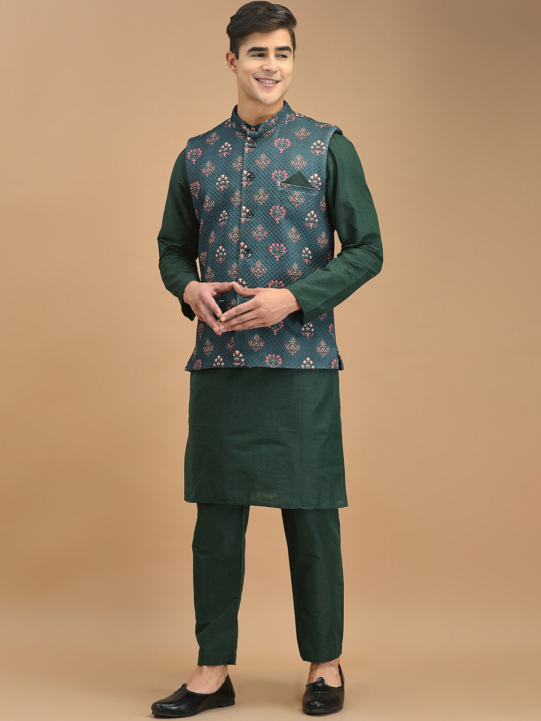 

HOUSE OF DEYANN Mandarin Collar Kurta with Pyjamas & Printed Quilted Nehru Jacket, Green