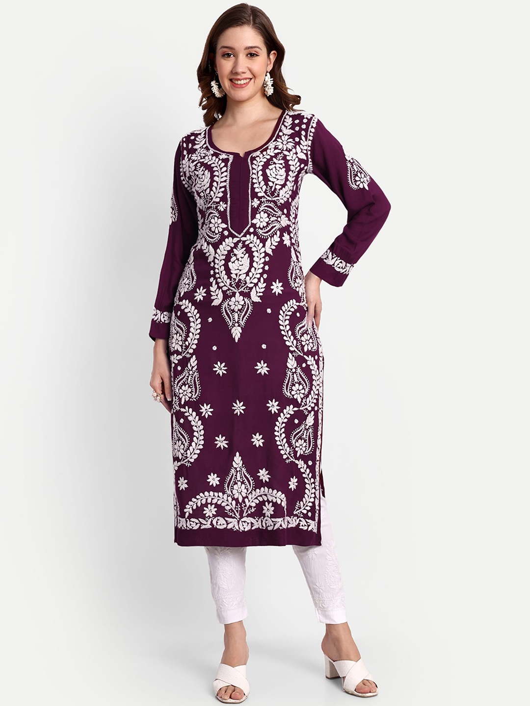 

Indiankala4u Women Floral Embroidered Kurta, Burgundy