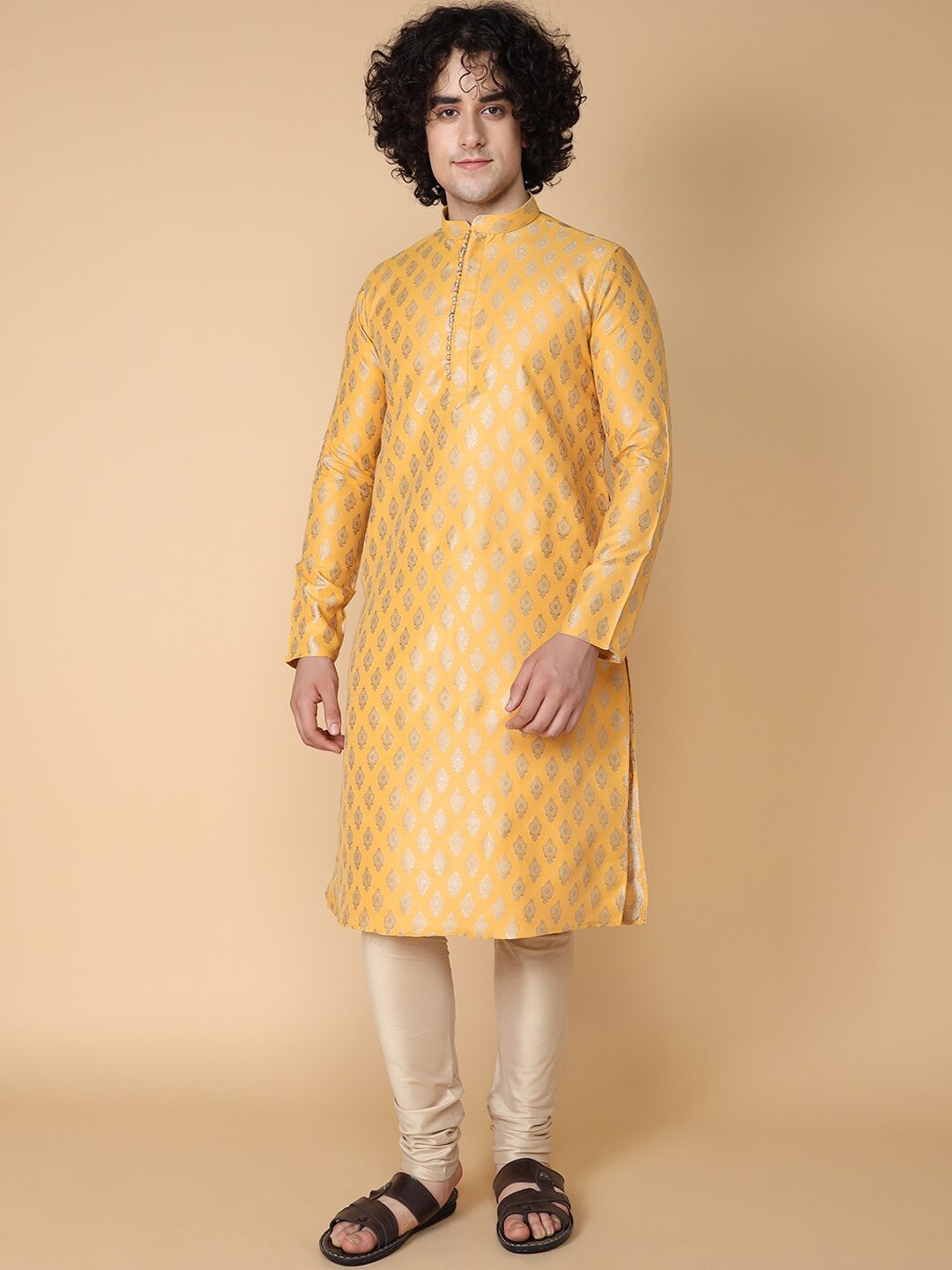 

TABARD Men Ethnic Motifs Silk Kurta, Yellow