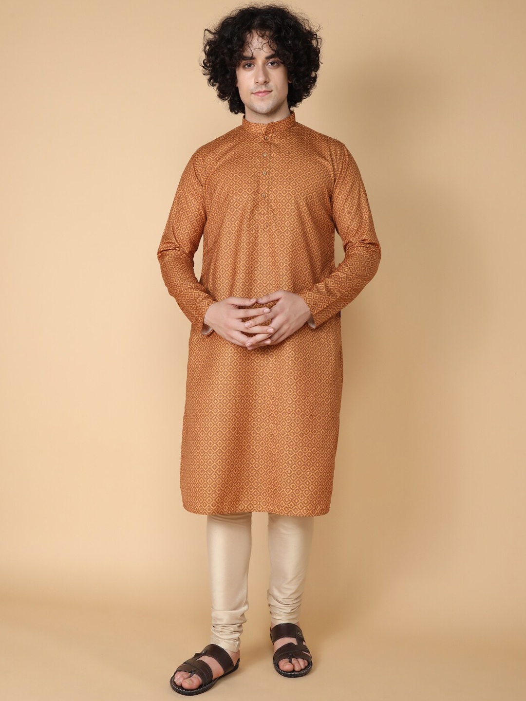 

TABARD Men Geometric Cotton Mandarin Collar Kurta, Yellow