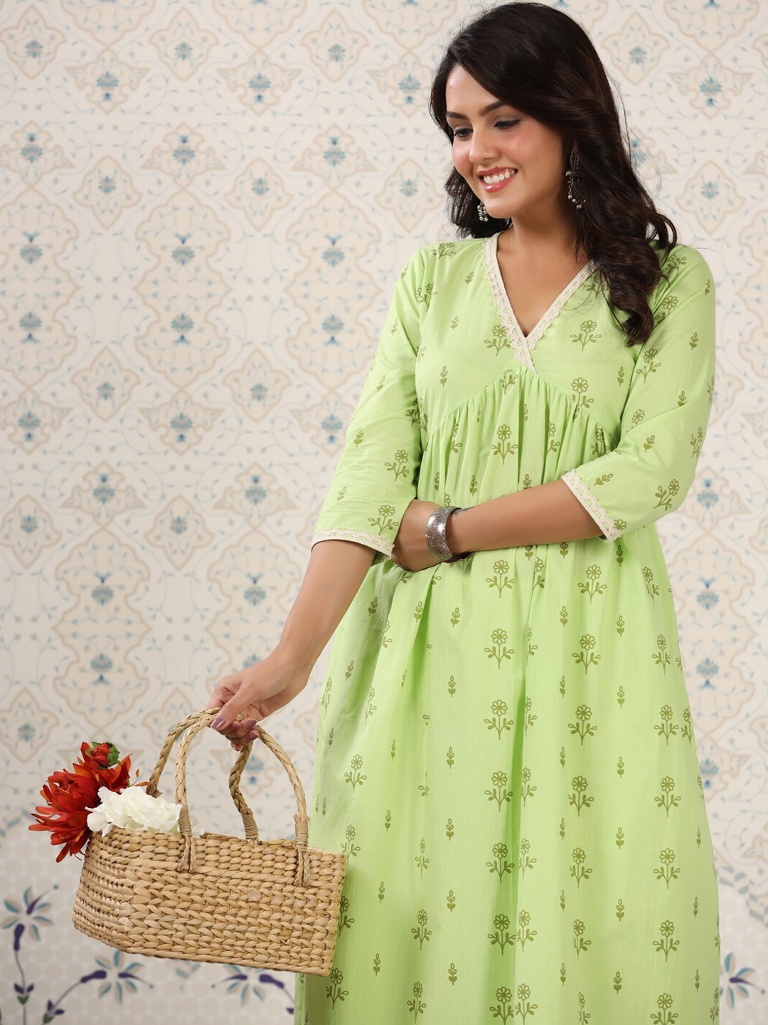 

Ode by House of Pataudi Green Floral Printed Pure Cotton A-Line Kurta