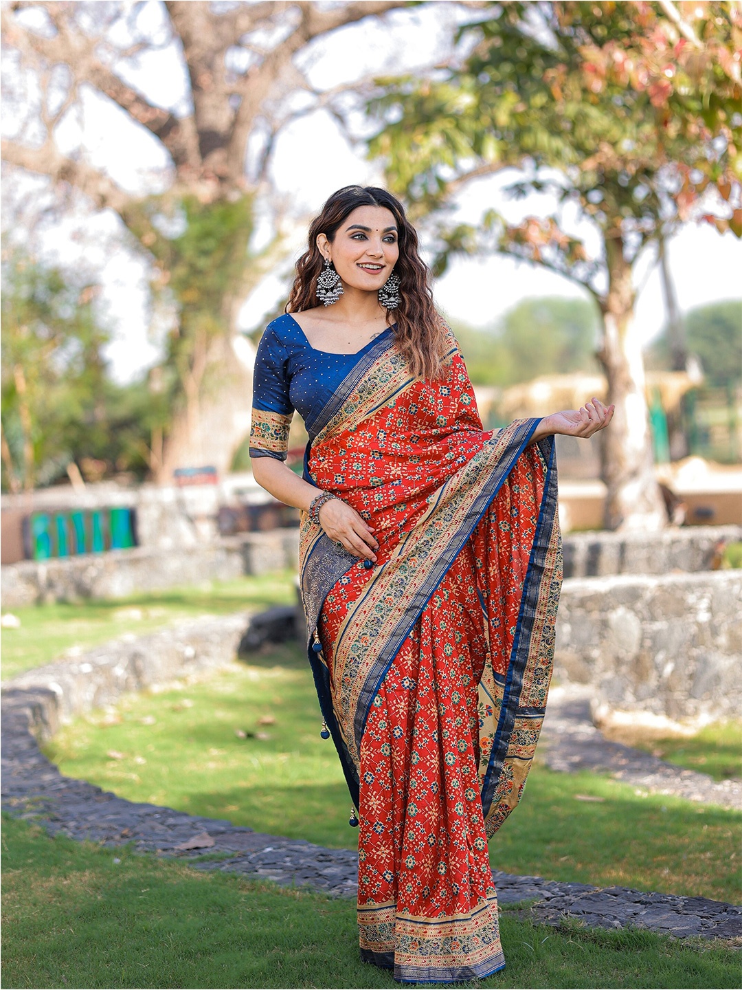

LOOKNBOOK ART Floral Beads and Stones Patola Saree, Red