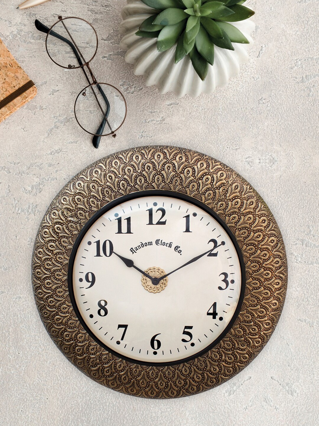 

RANDOM Beige & White Textured Vintage Wall Clock