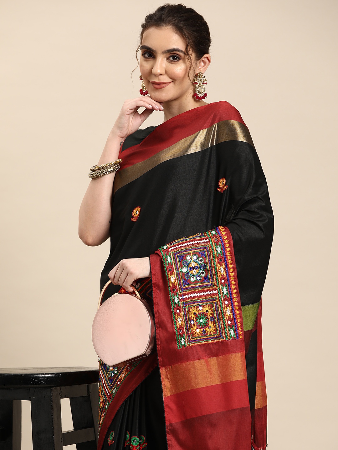 

RAJGRANTH Ethnic Motifs Embroidered Silk Cotton Banarasi Saree, Black