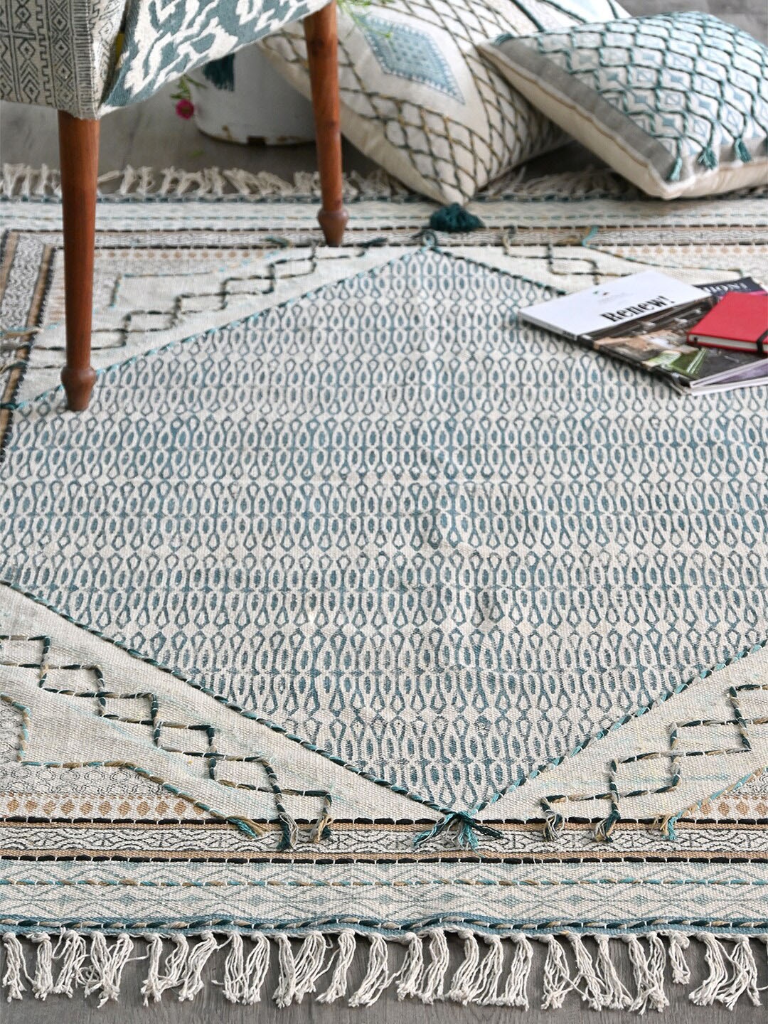 

Art Avenue Blue & White Printed Cotton Rug