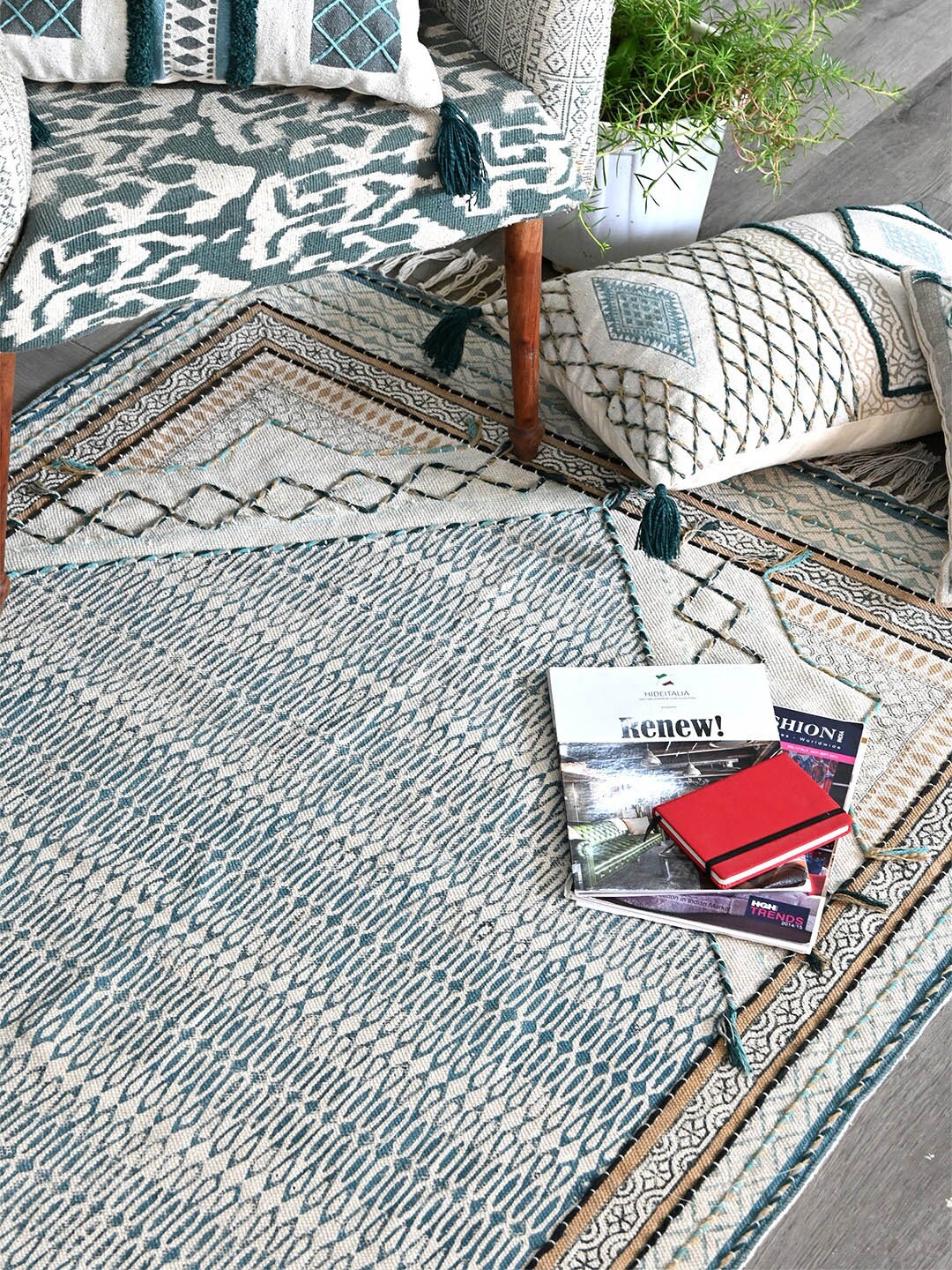 

Art Avenue Off White & Teal Green Printed Cotton Carpet