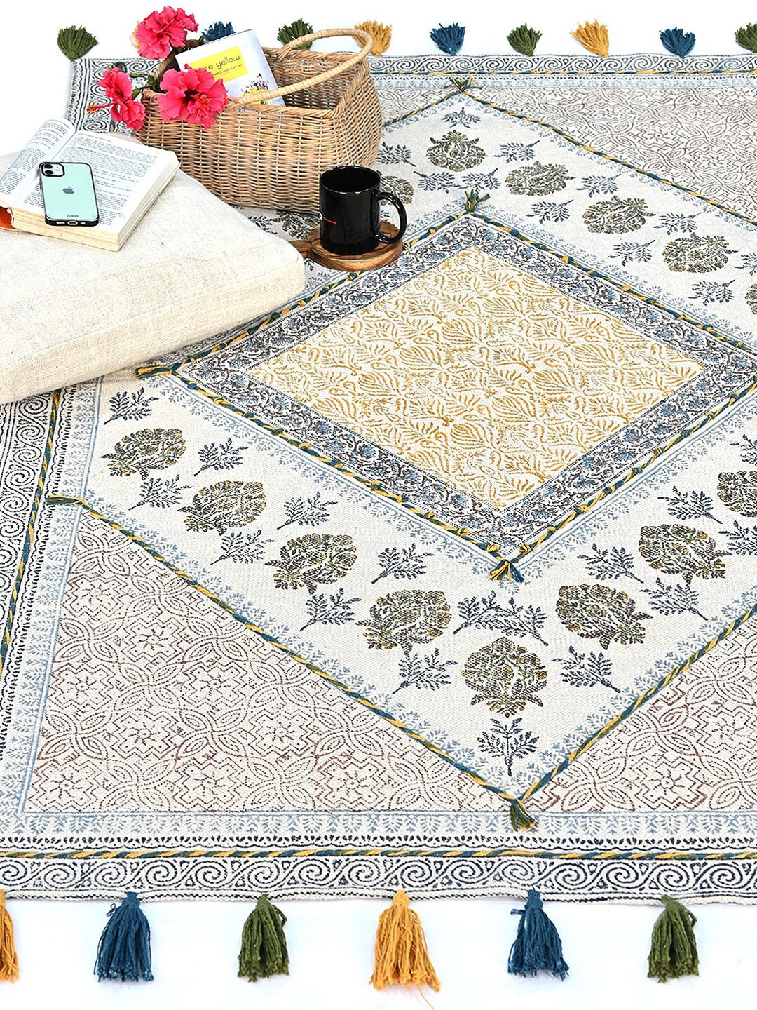 

Art Avenue White & Black Floral Cotton Rectangular Carpet