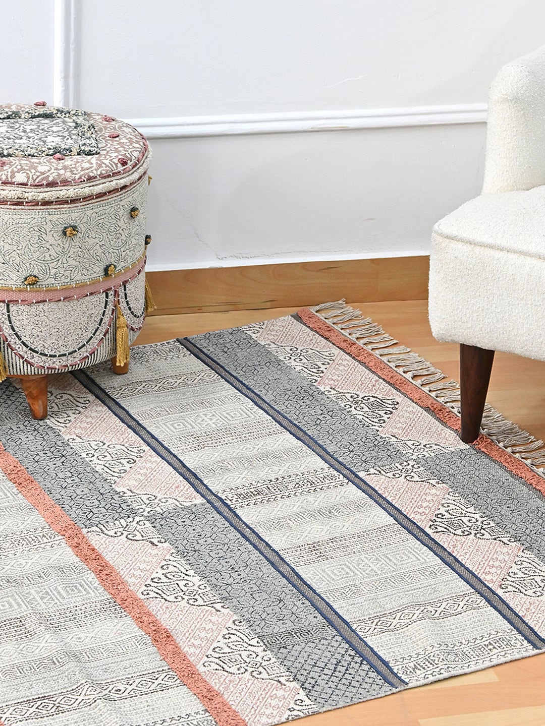 

Art Avenue Off White Self Designed Rug