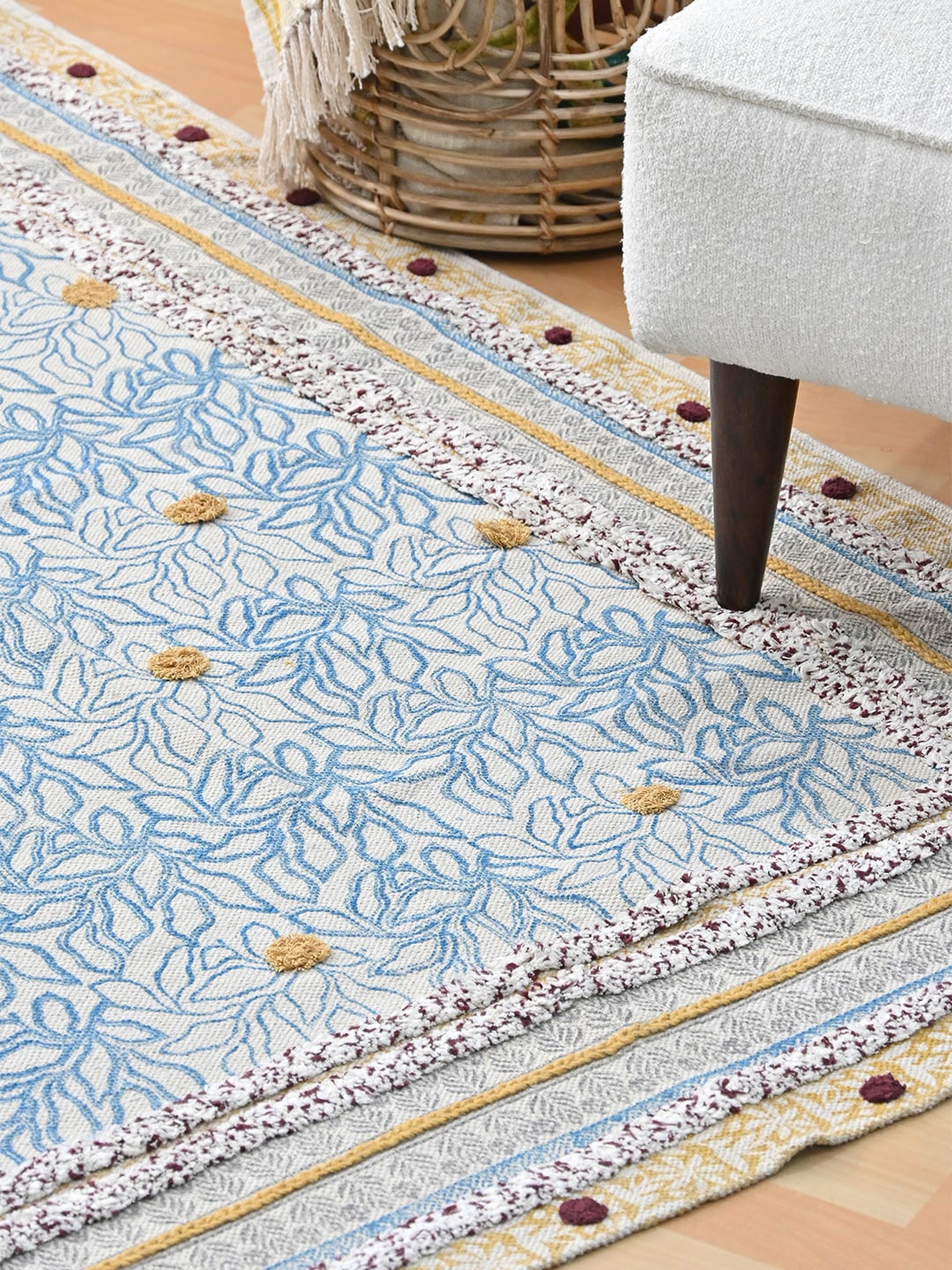 

Art Avenue White & Blue Printed Cotton Traditional Rectangular Carpet