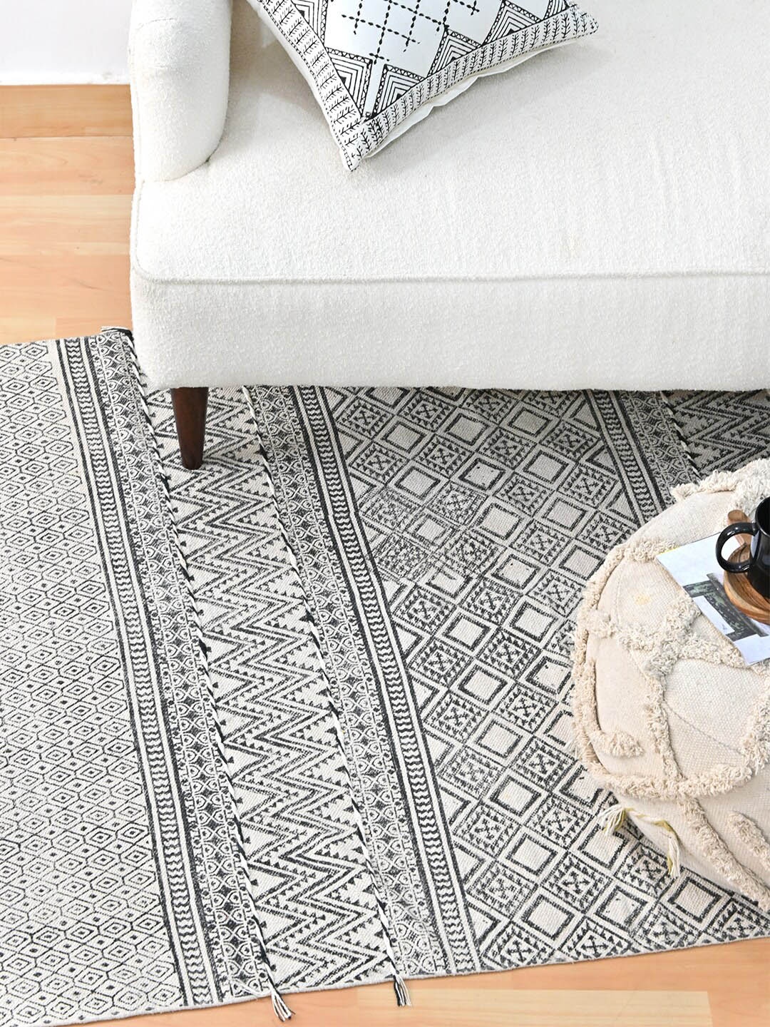 

Art Avenue Grey & White Printed Cotton Carpet