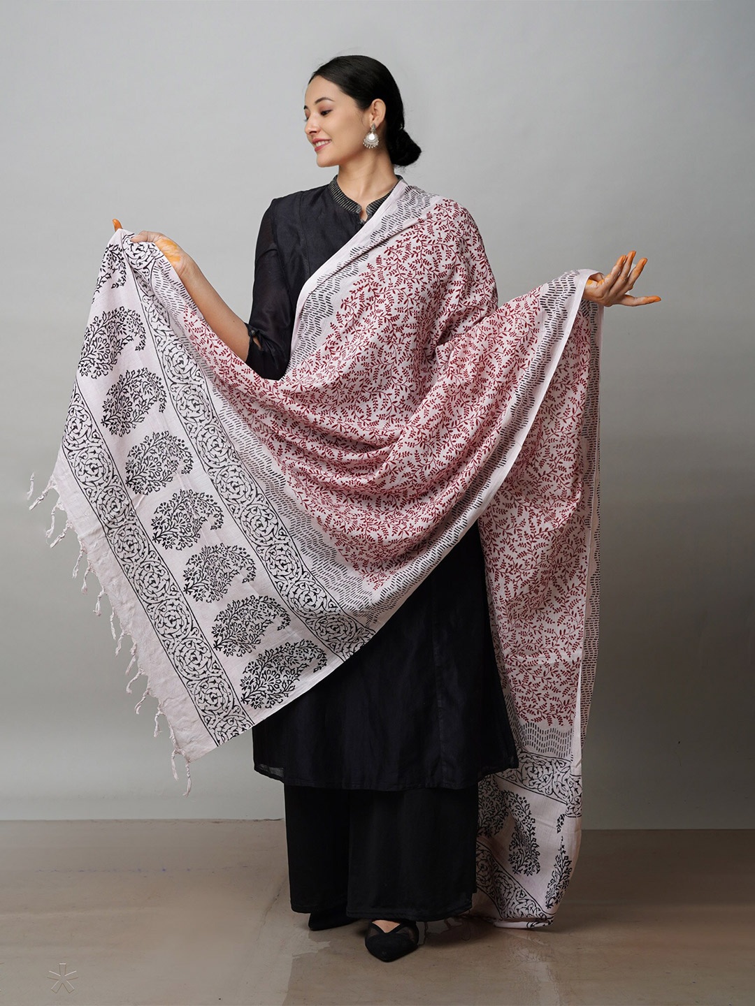 

Unnati Silks Ethnic Motifs Printed Dupatta, White