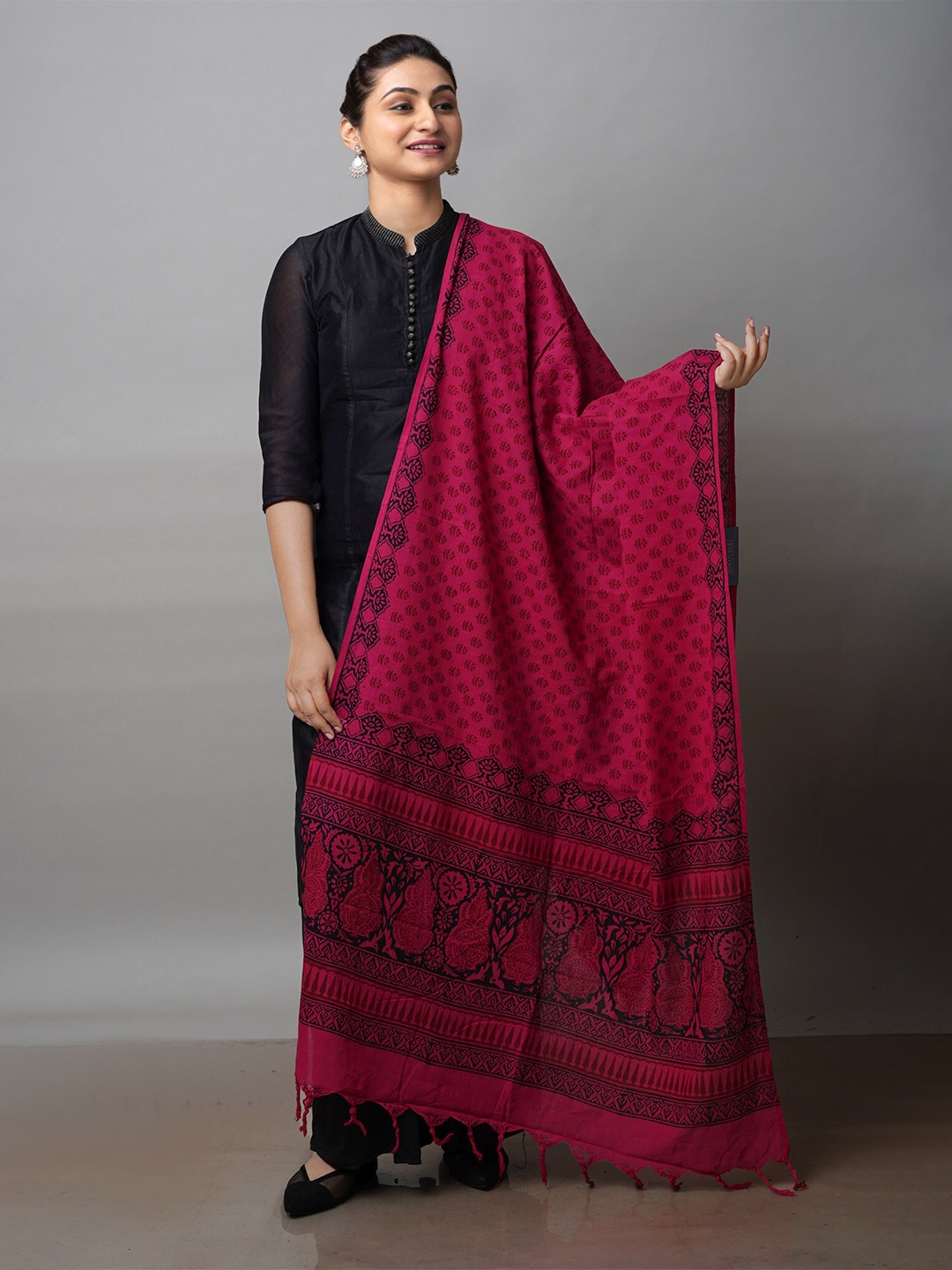 

Unnati Silks Ethnic Motifs Printed Dupatta, Pink