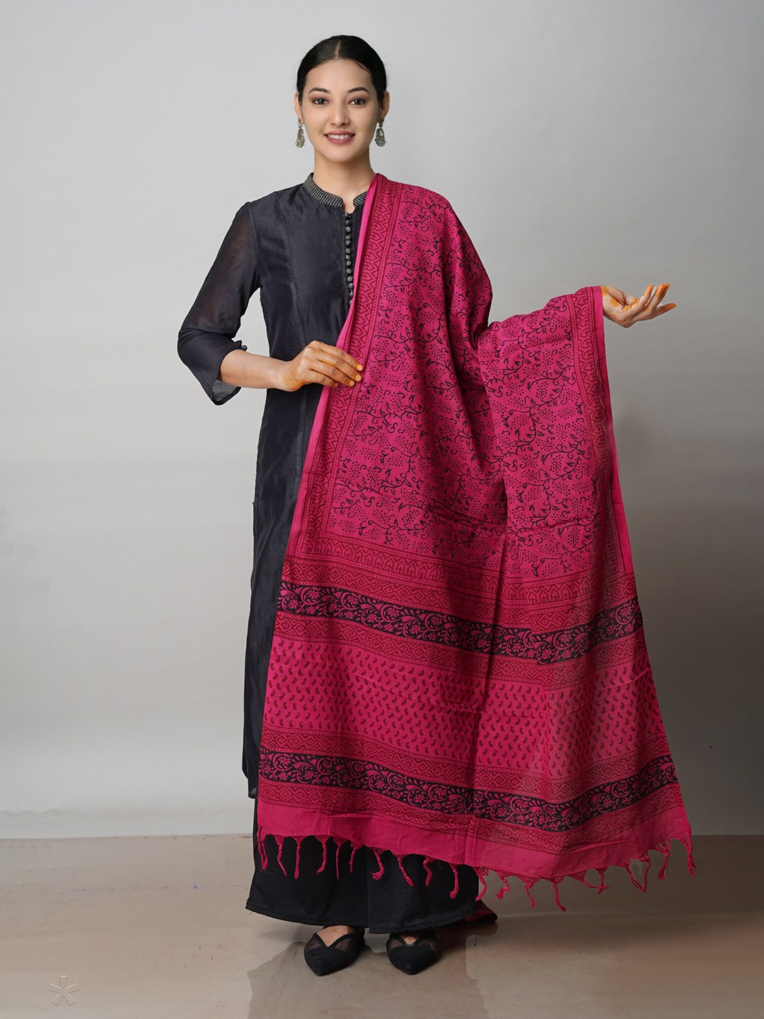 

Unnati Silks Ethnic Motifs Printed Cotton Dupatta, Pink