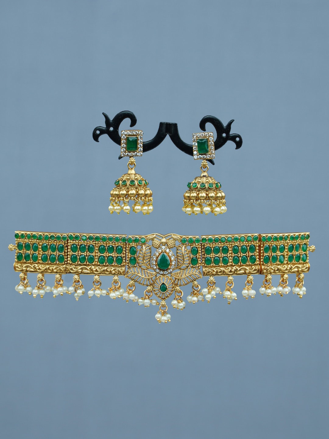 

Diksha collection Gold-Plated Stone Studded & Beaded Jewellery Set
