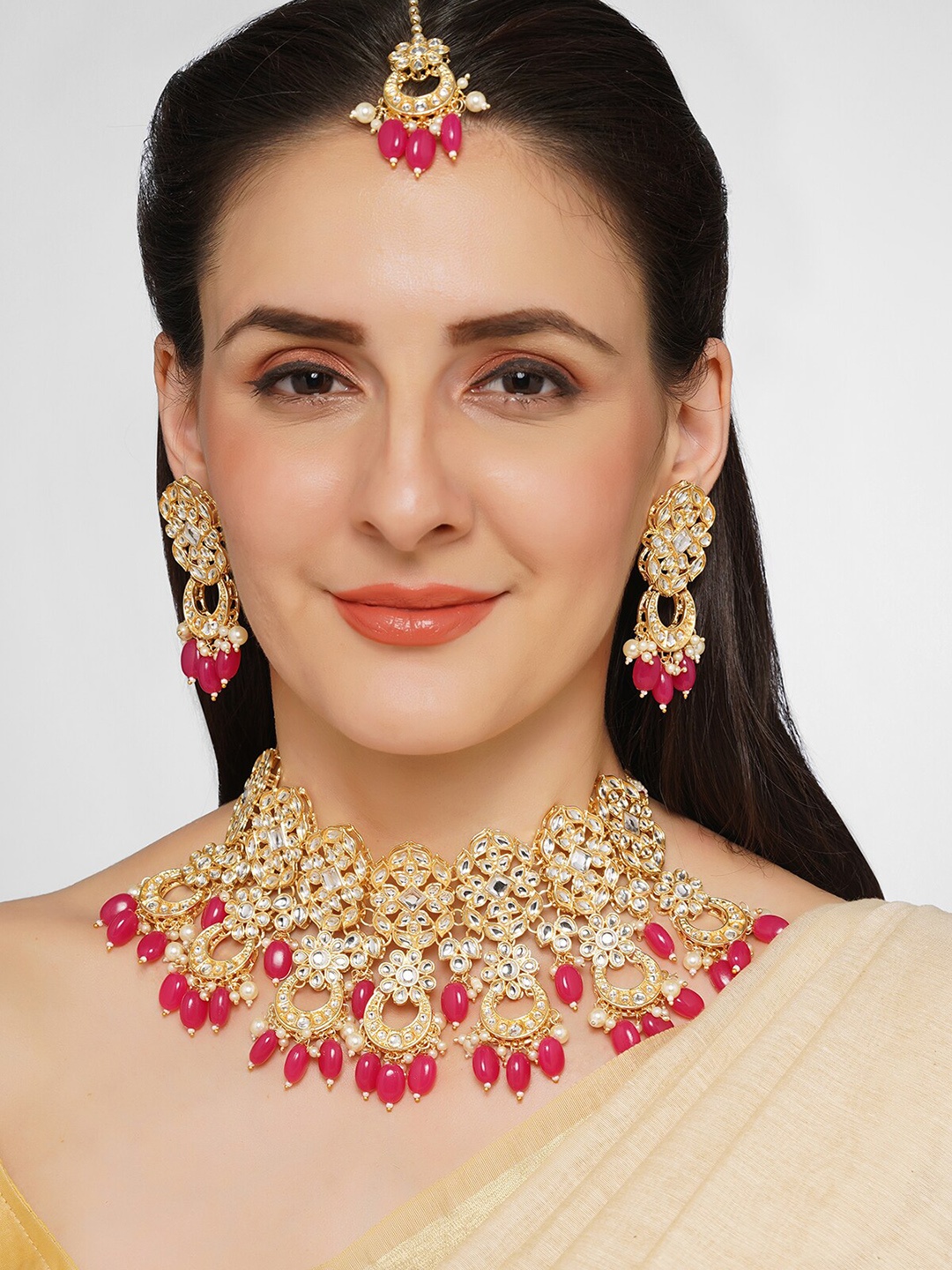 

AQUASTREET Gold-Plated Kundan Studded & Beaded Jewellery Set