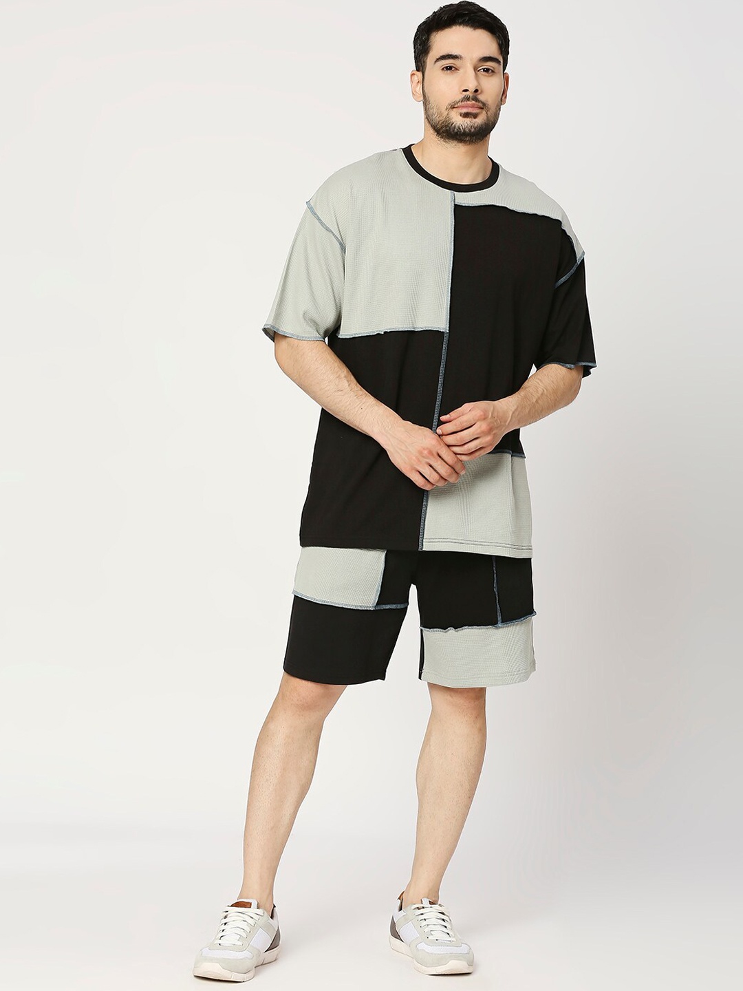 

Blamblack Cut and Sew Style & Contrast Stitch Detailed T-Shirt With Shorts, Green