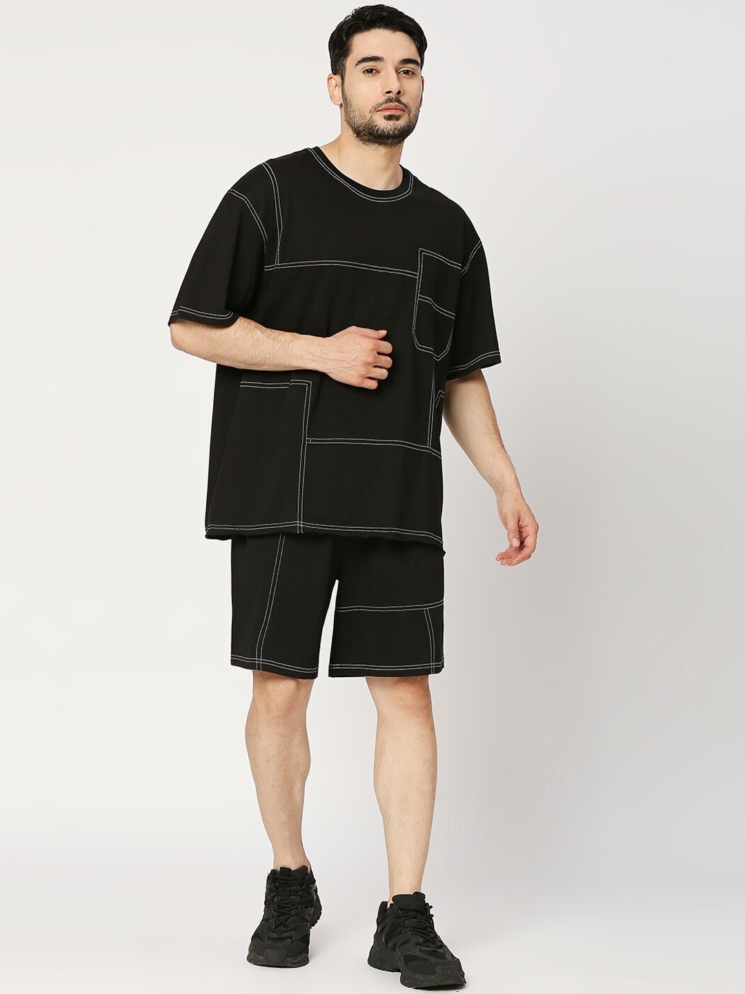 

Blamblack Men Contrast Stitch Detail T-shirt with Shorts, Black