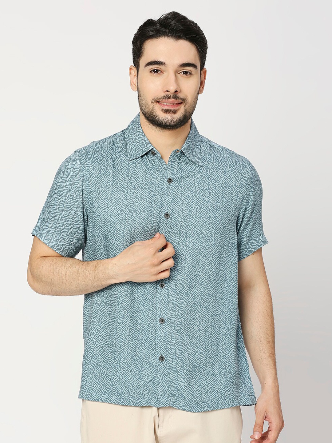 

Blamblack Spread Collar Comfort Fit Micro Ditsy Printed Casual Shirt, Blue
