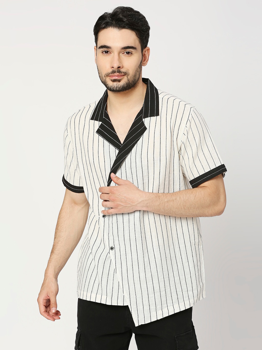 

Blamblack Spread Collar Striped Comfort Fit Opaque Casual Shirt, Off white