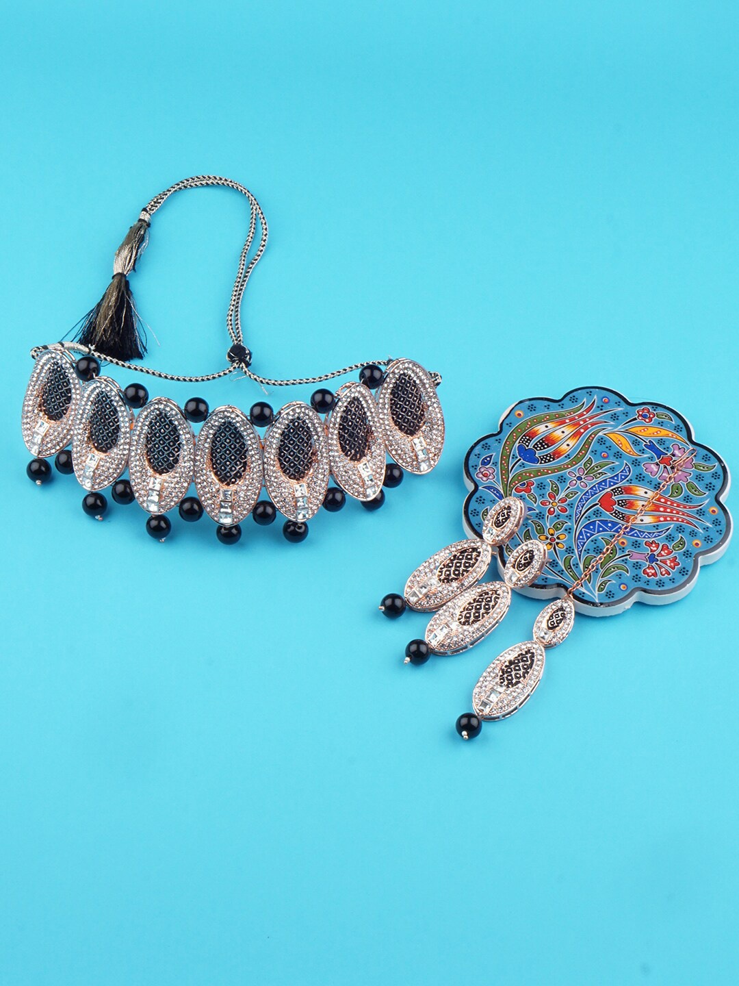 

Matushri Art Gold-Plated Stone-Studded & Beaded Necklace & Earrings With Maang Tika